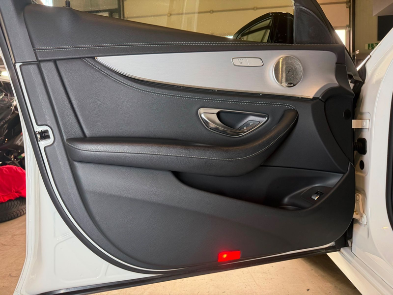 Mercedes-Benz E 300 de 4Matic AMG/AHK/1.HAND/CAM/BURM/AMBI/WIDE — photo 13