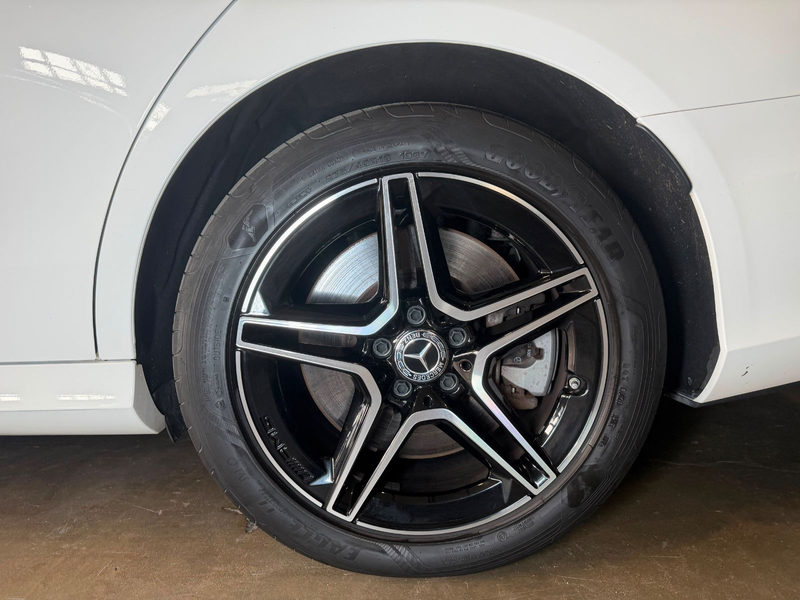 Mercedes-Benz E 300 de 4Matic AMG/AHK/1.HAND/CAM/BURM/AMBI/WIDE — photo 11