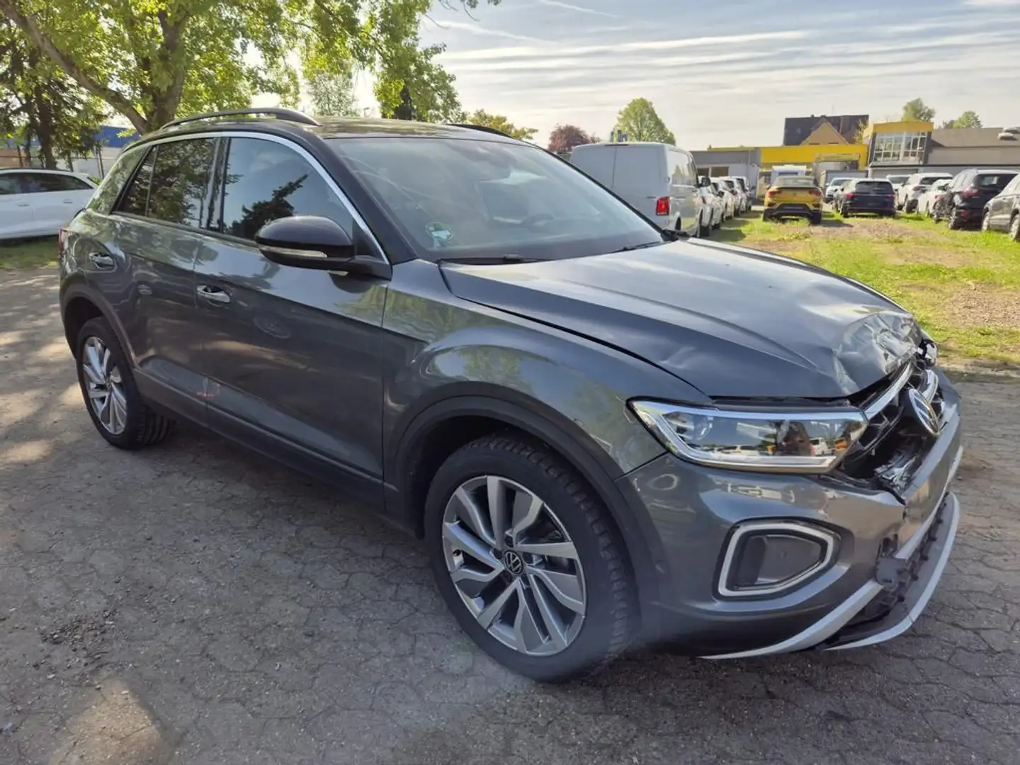 Volkswagen T-Roc 2.0 TDI Move LED Alu ACC Grau - 2