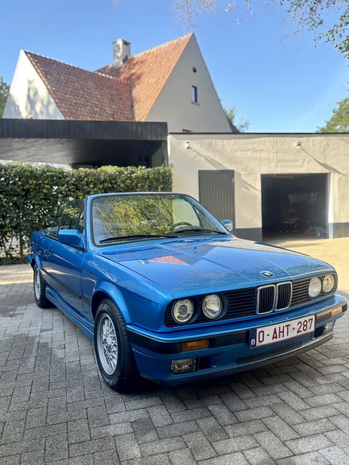 BMW 318 Design edition / Neon blauw mettalic / 1/150, foto 9