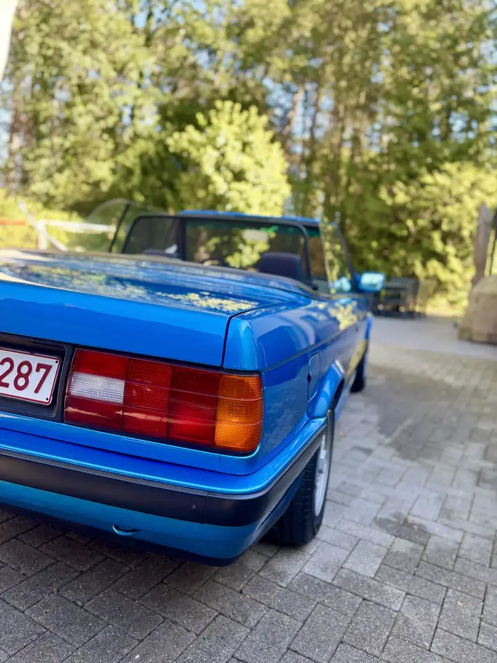 BMW 318 Design edition / Neon blauw mettalic / 1/150, foto 6