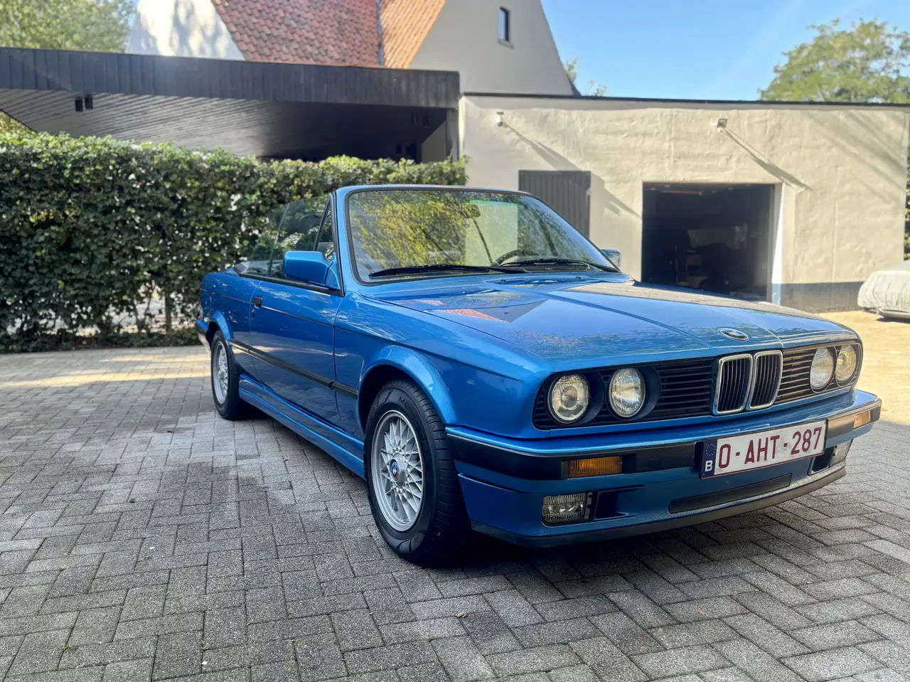 BMW 318 Design edition / Neon blauw mettalic / 1/150, foto 8