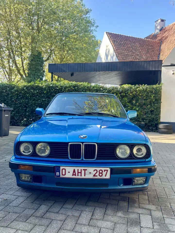 BMW 318 Design edition / Neon blauw mettalic / 1/150, foto 10