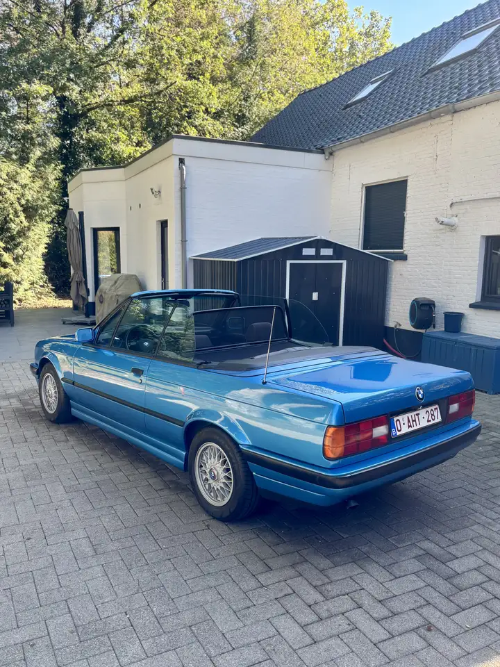 BMW 318 Design edition / Neon blauw mettalic / 1/150, foto 12