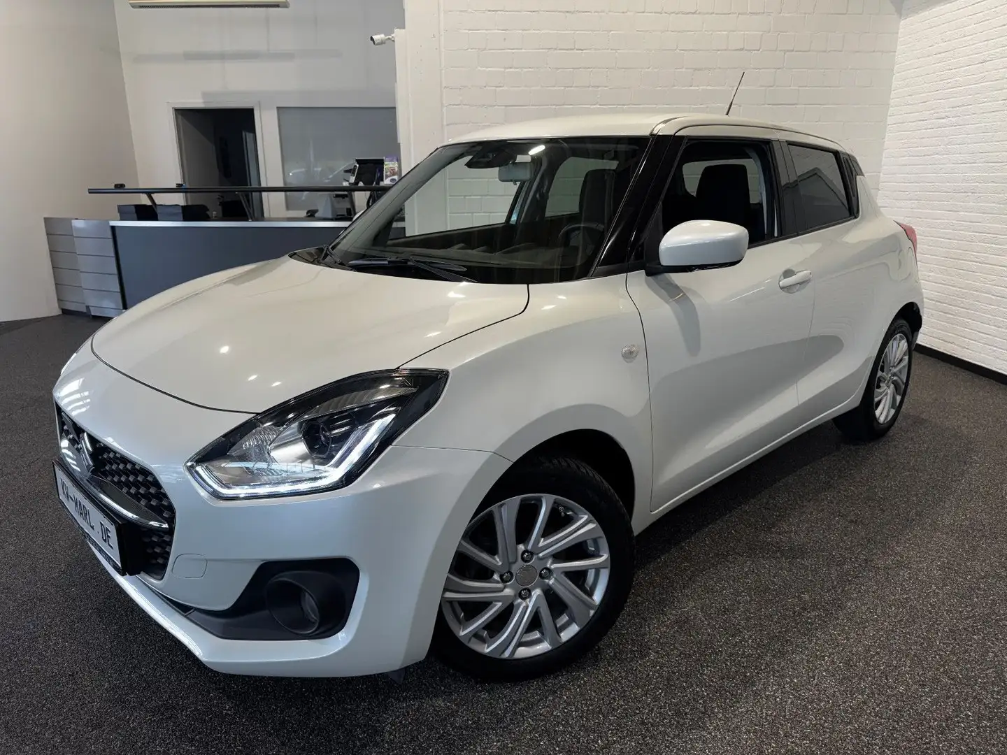 Suzuki Swift Comfort AUTOM.NAVI+CAM KLIMA ACC ALLWETTER Blanc - 2