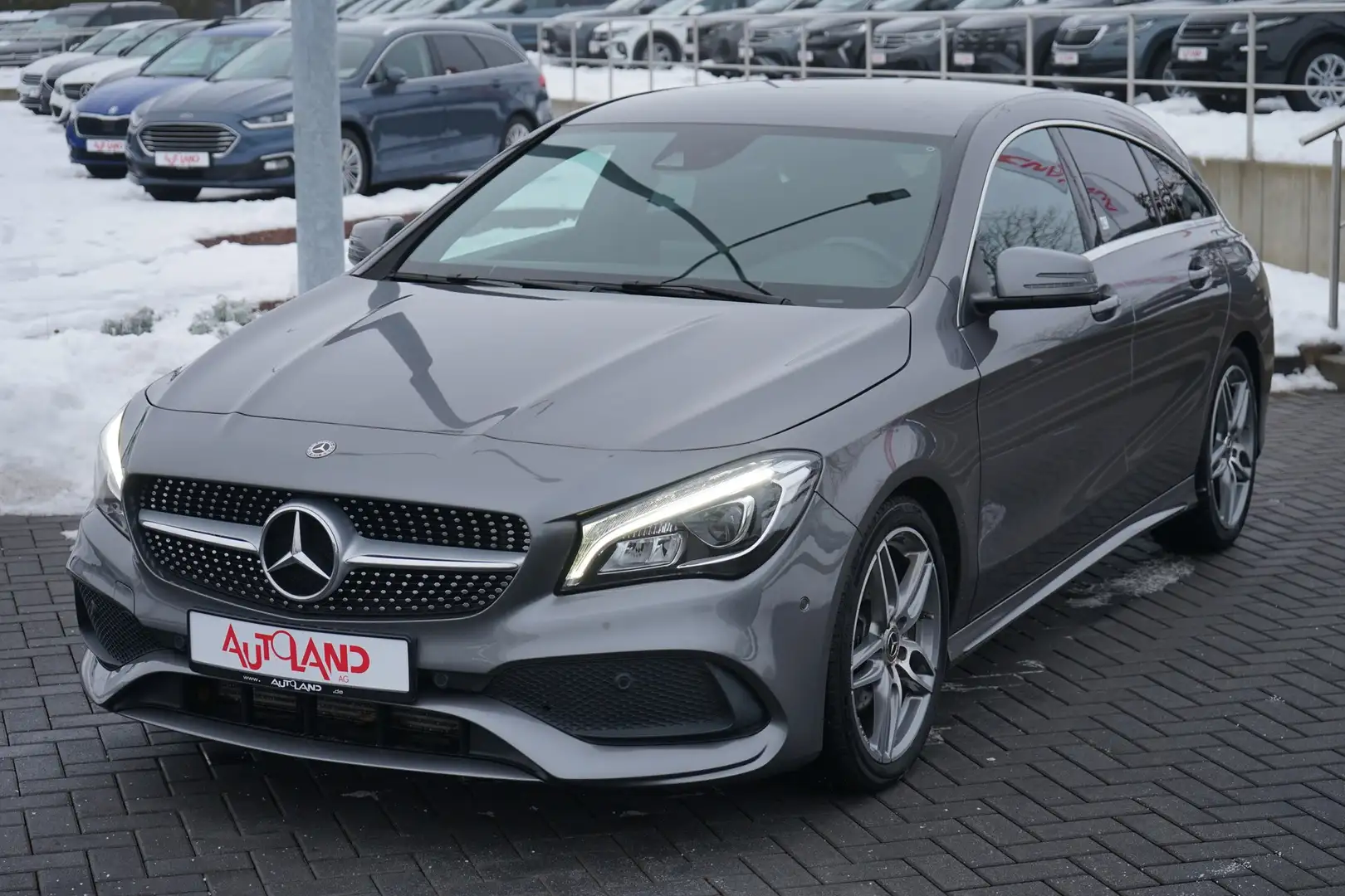Mercedes-Benz CLA 180 AMG Line LED Navi Sitzheizung Bluetooth Gris - 2