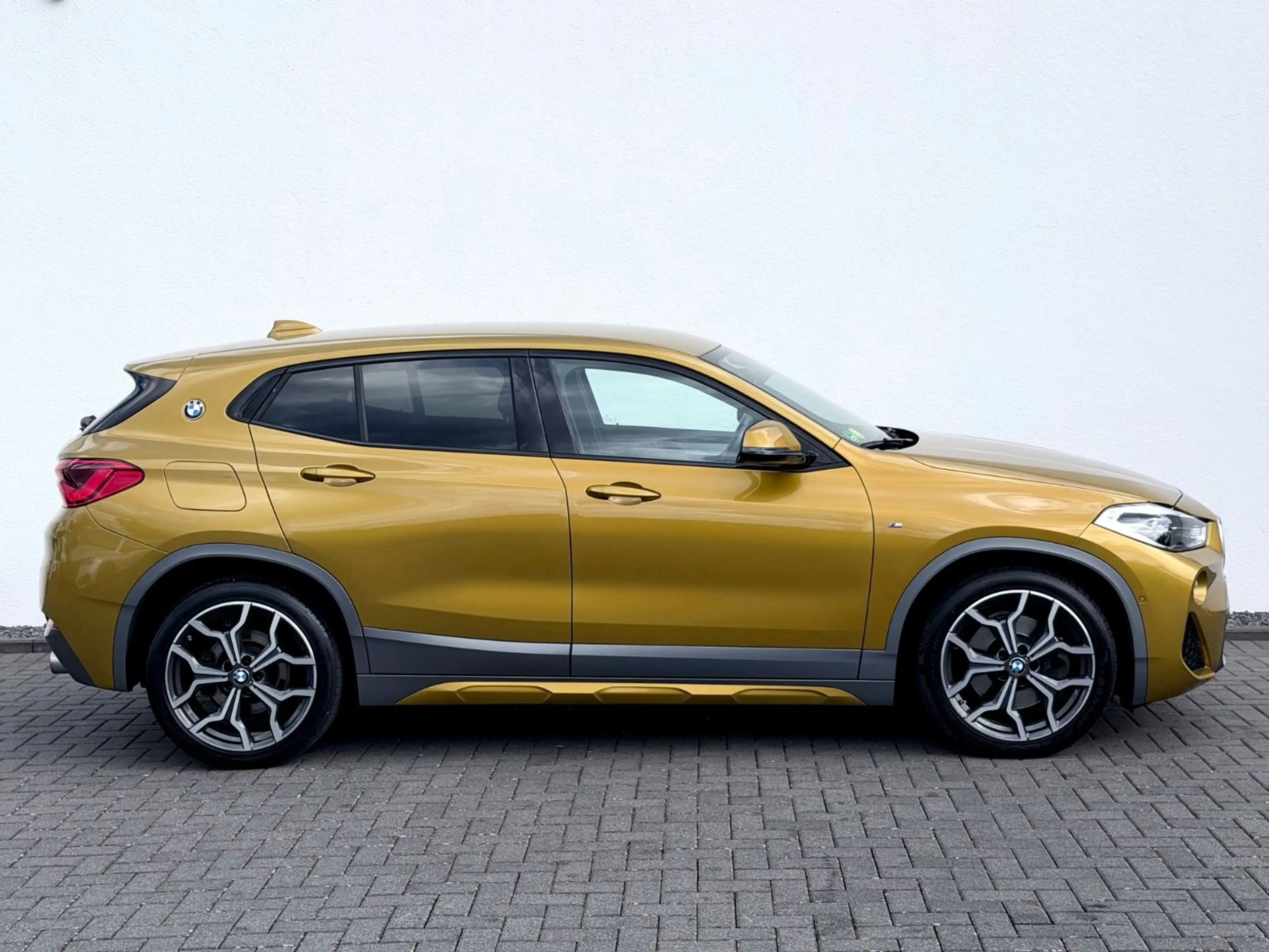 BMW X2 xDrive 20d M Sport Paket X /NAVI/LED/HUD/CAM/ — photo 4