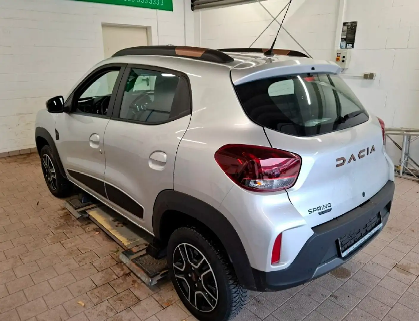 Dacia Spring Electric Extreme 65 CCS - Allwetter Silber - 2