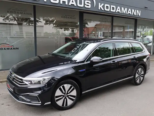 Volkswagen Passat view 2