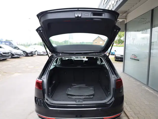 Volkswagen Passat view 10