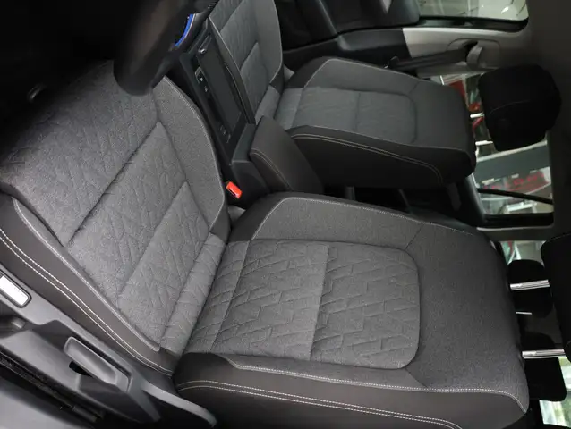 Volkswagen Passat view 14