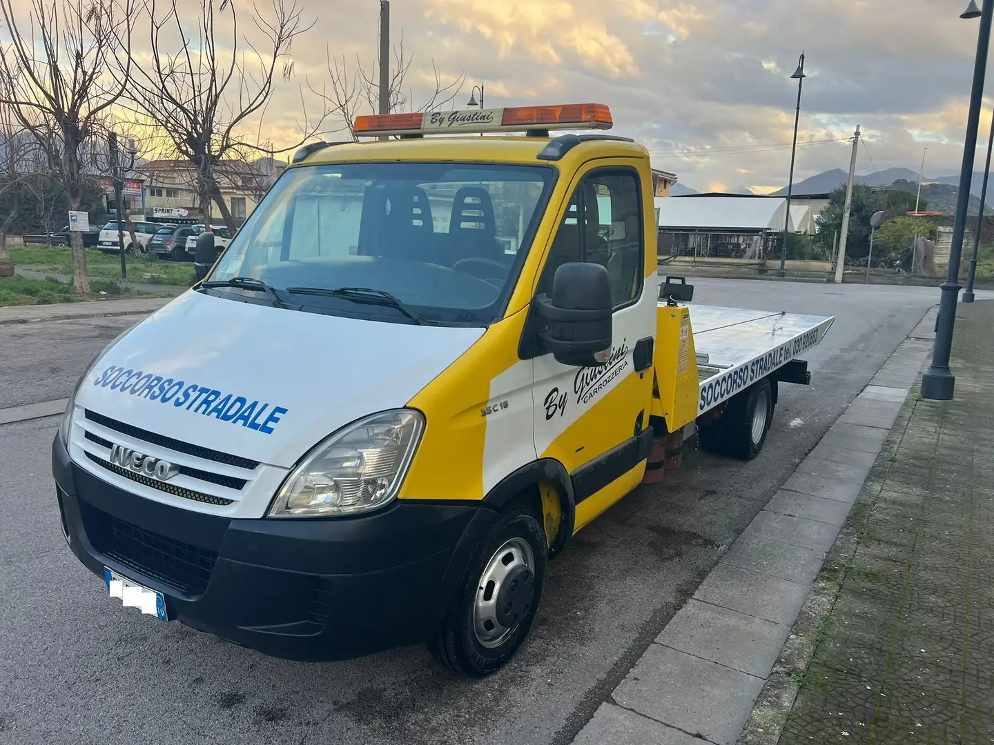 Iveco Daily 35 C 18 CARROATTREZZI COMEAR PATENTE B Galben - 1