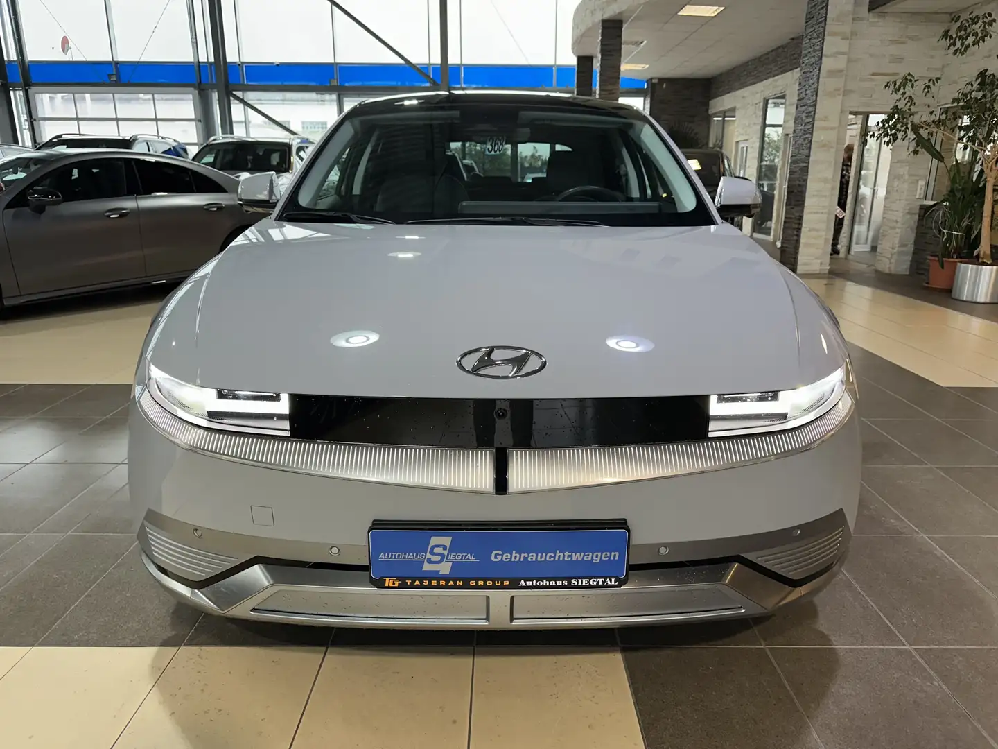 Hyundai IONIQ 5 4WD Uniq *ACC*Leder*Navi*360°Cam*Pano Gris - 2