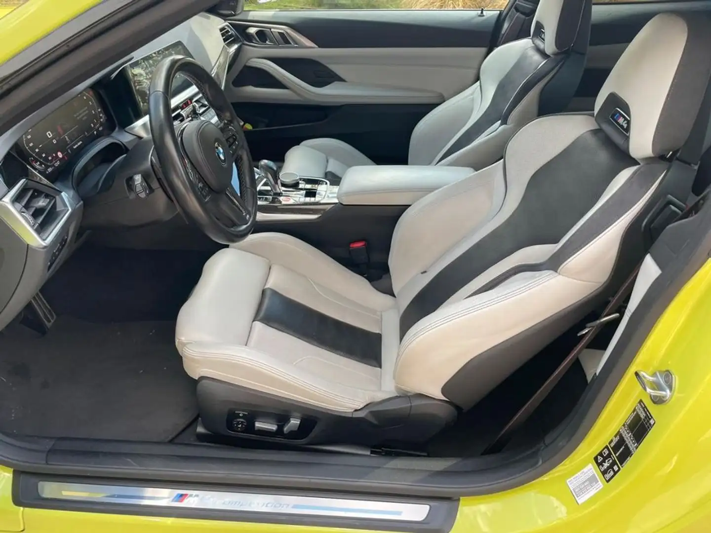 BMW M4 Competition M XDrive Cabrio Gelb - 2