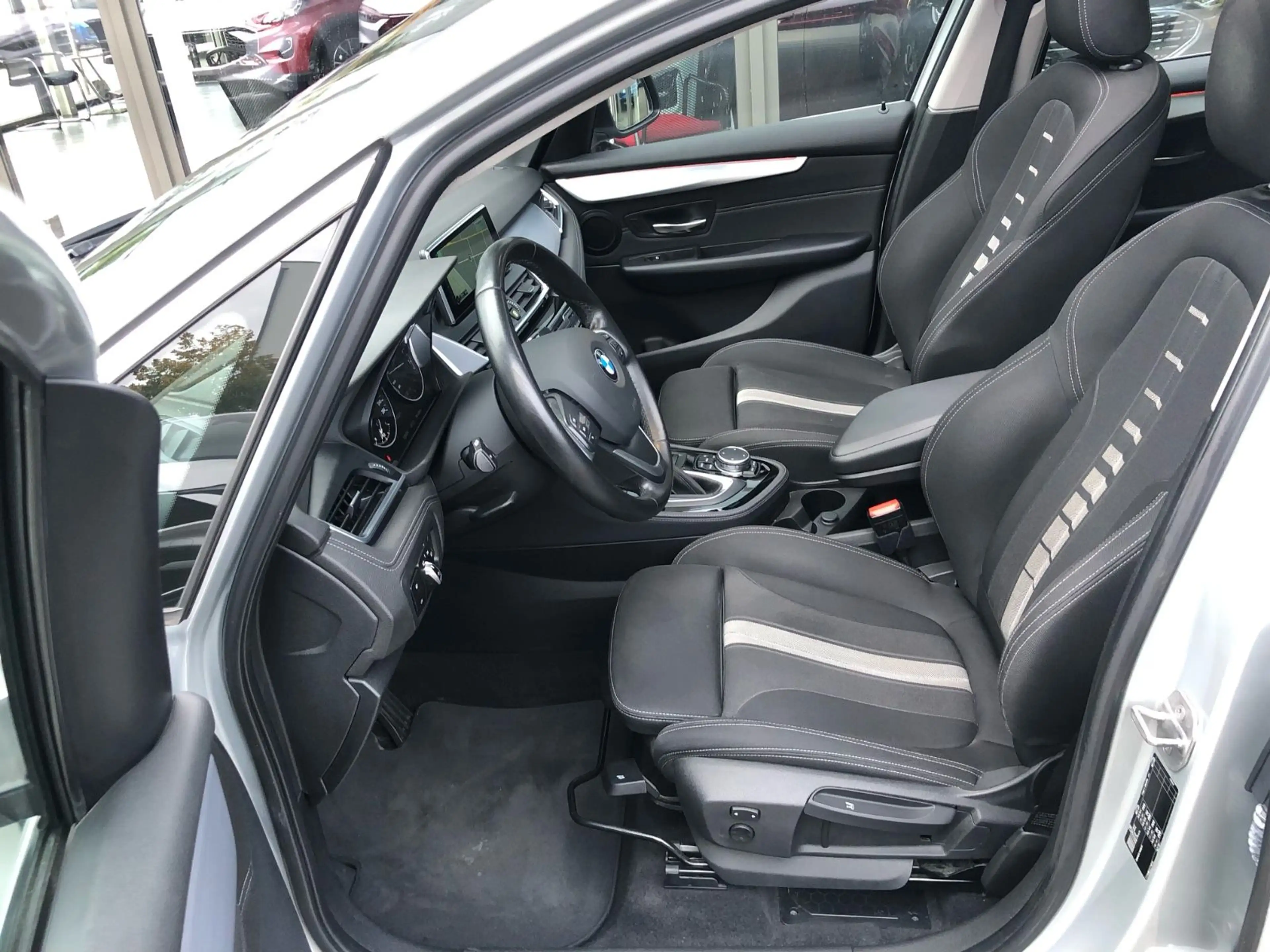 BMW 225 244 BMW Active Tourer 225i Automatik Sport Line — photo 10