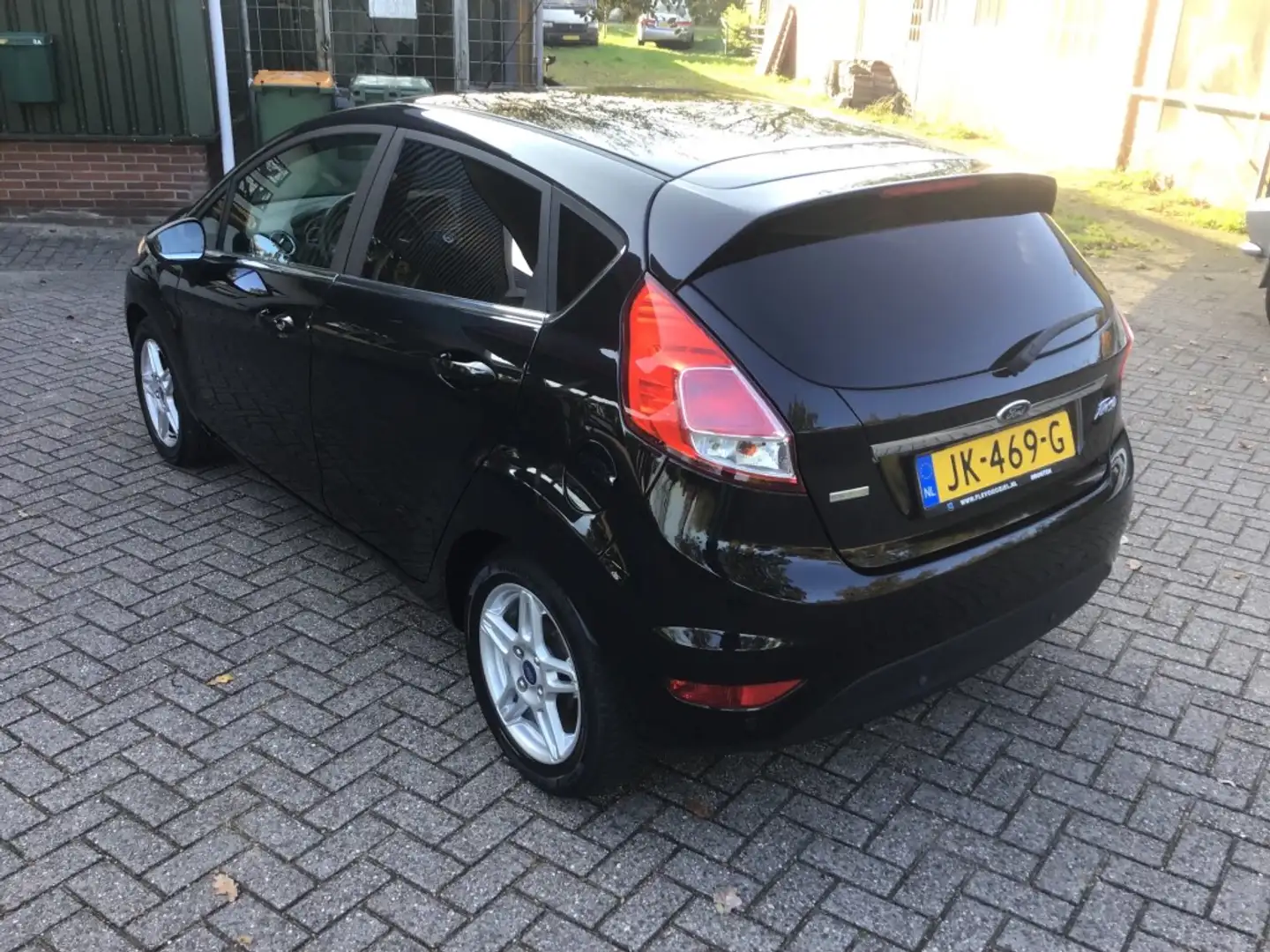 Ford Fiesta 1.0 ECOB. TITANIUM X Zwart - 2
