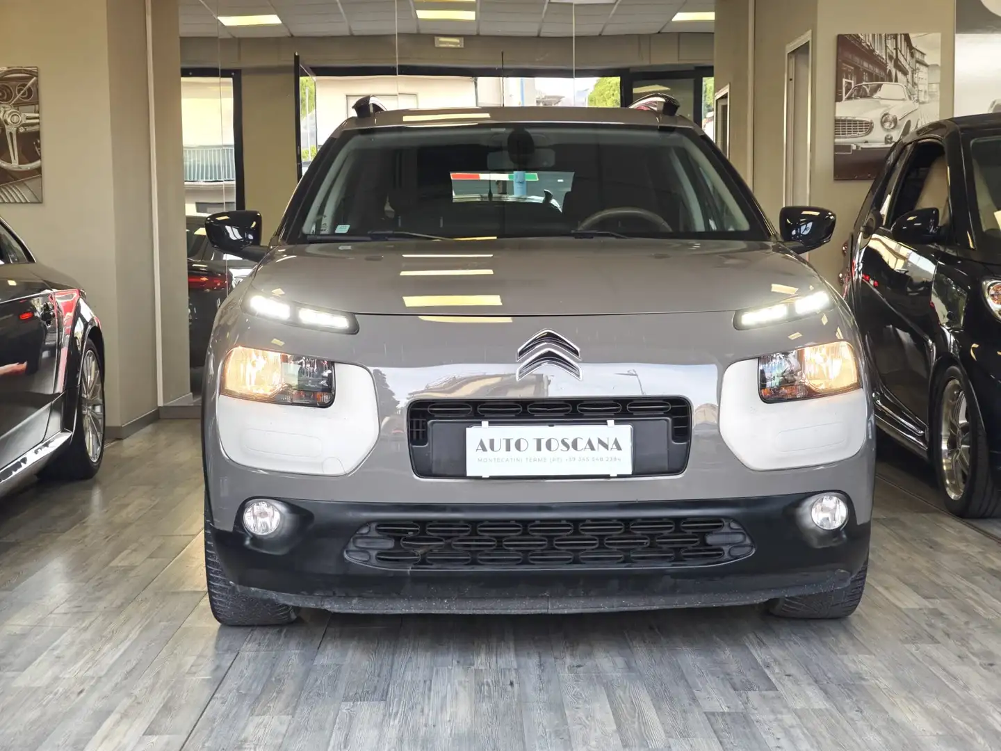 Citroen C4 C4 Cactus 2014 Cactus 1.6 e-hdi Shine 92cv etg6 Beige - 2