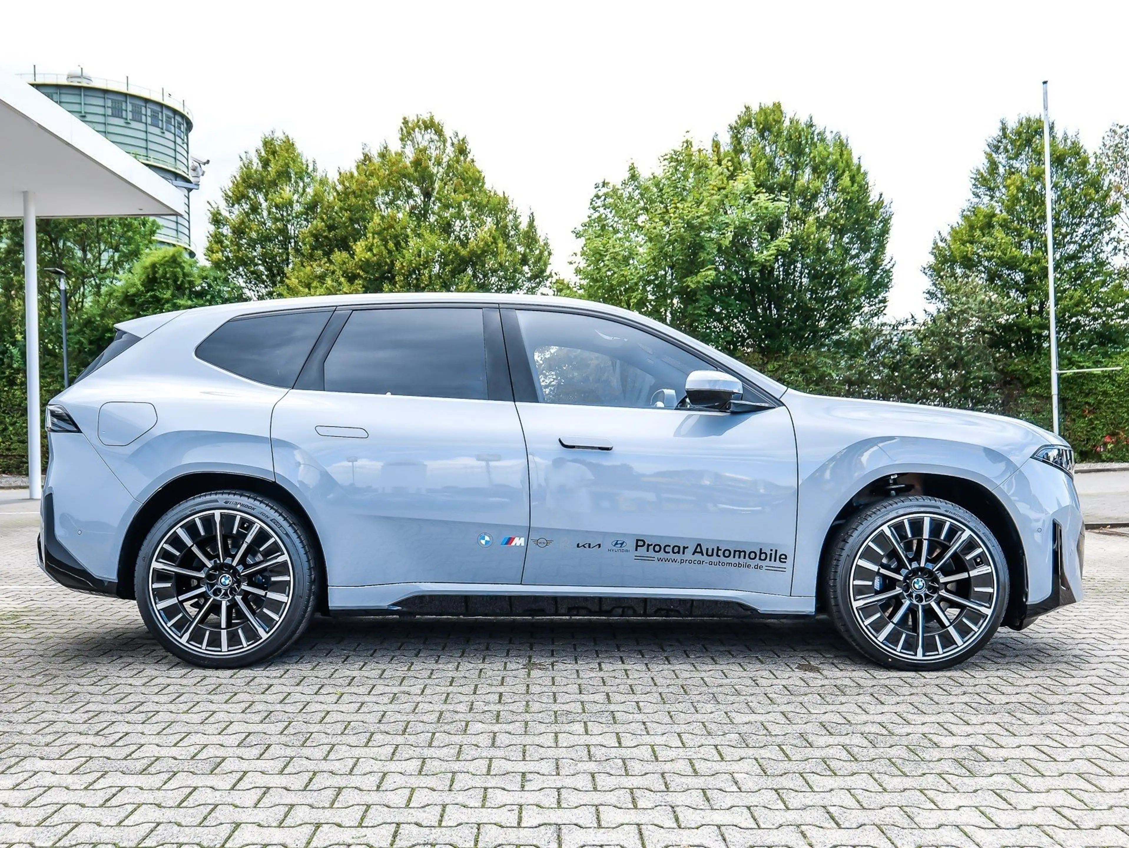 BMW iX3 40 M Sport Pro 22" 3D-HuD 360° AHK Panoramadach — photo 10