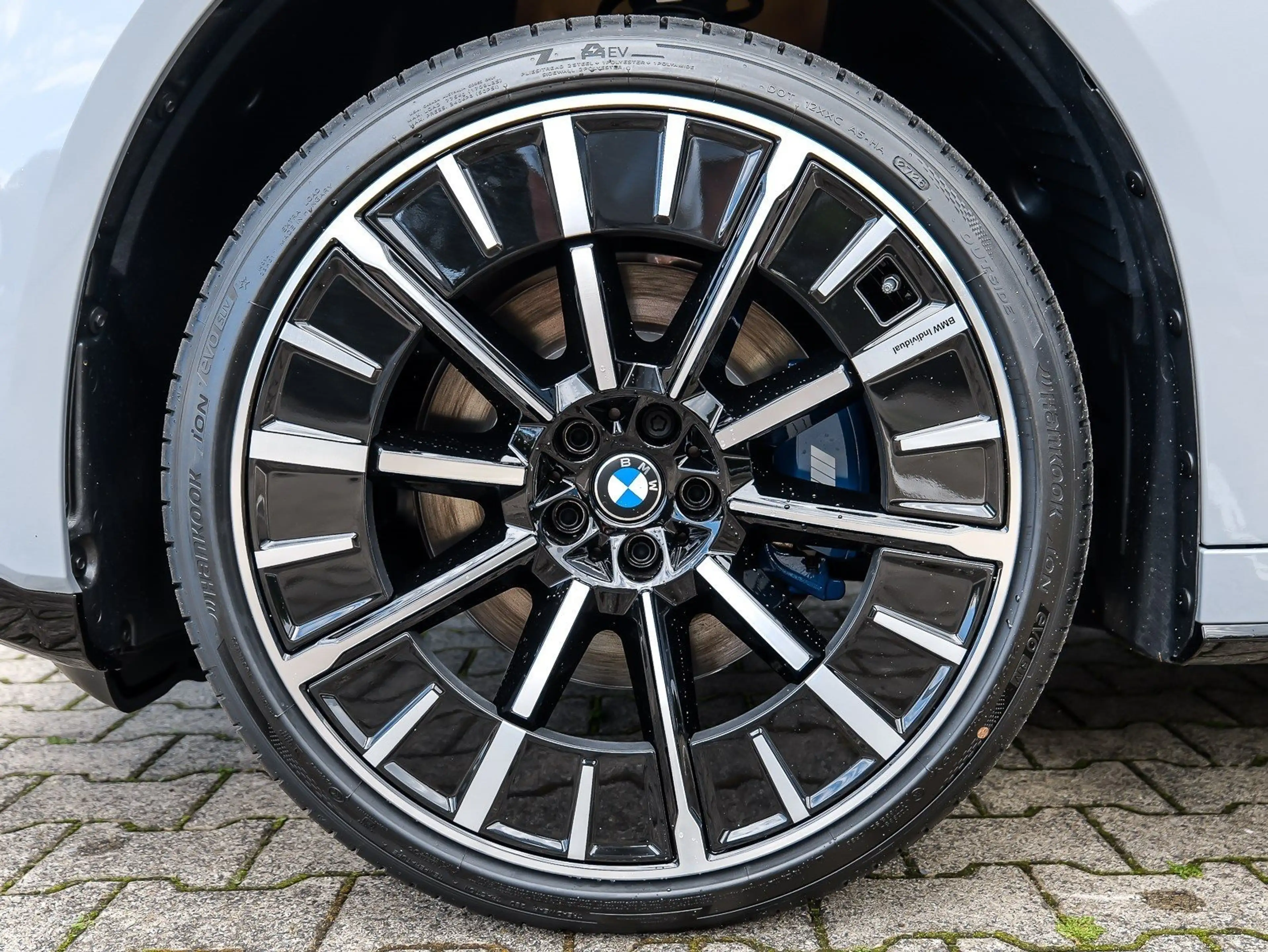 BMW iX3 40 M Sport Pro 22" 3D-HuD 360° AHK Panoramadach — photo 4