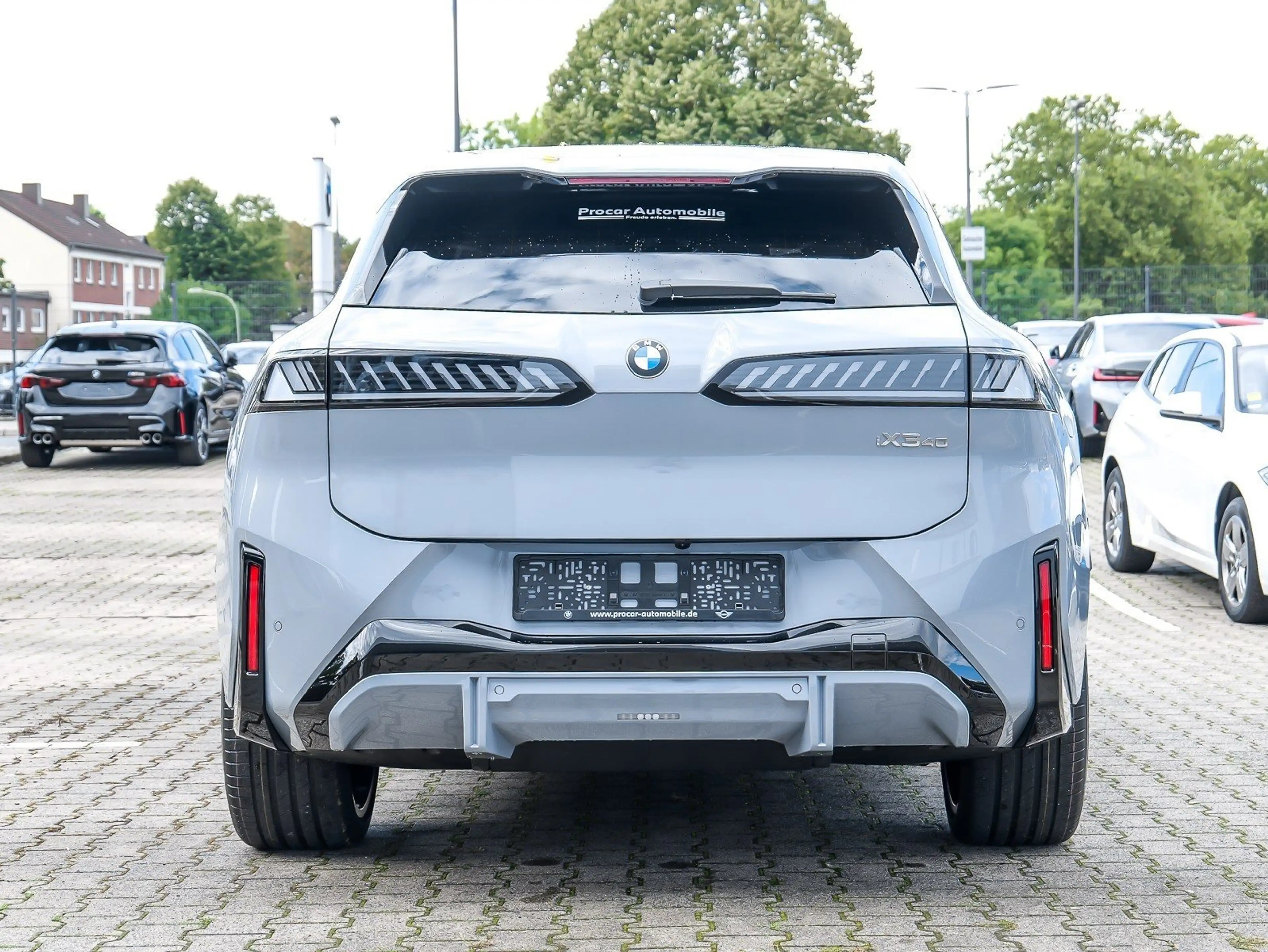 BMW iX3 40 M Sport Pro 22" 3D-HuD 360° AHK Panoramadach — photo 11