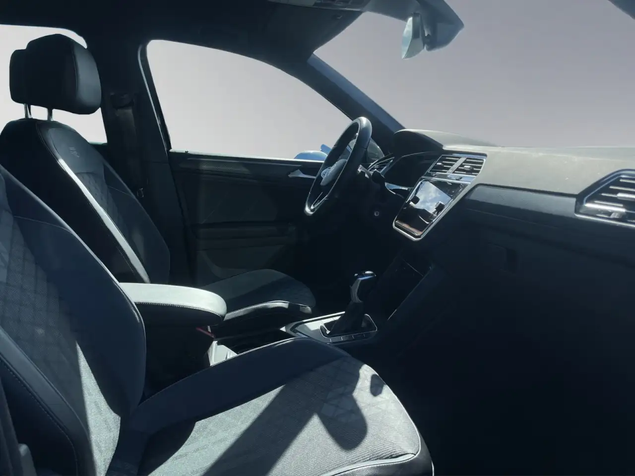 Volkswagen Tiguan 1.5 TSI DSG R-Line LED-Matrix AHK Navi Klima Navi 14