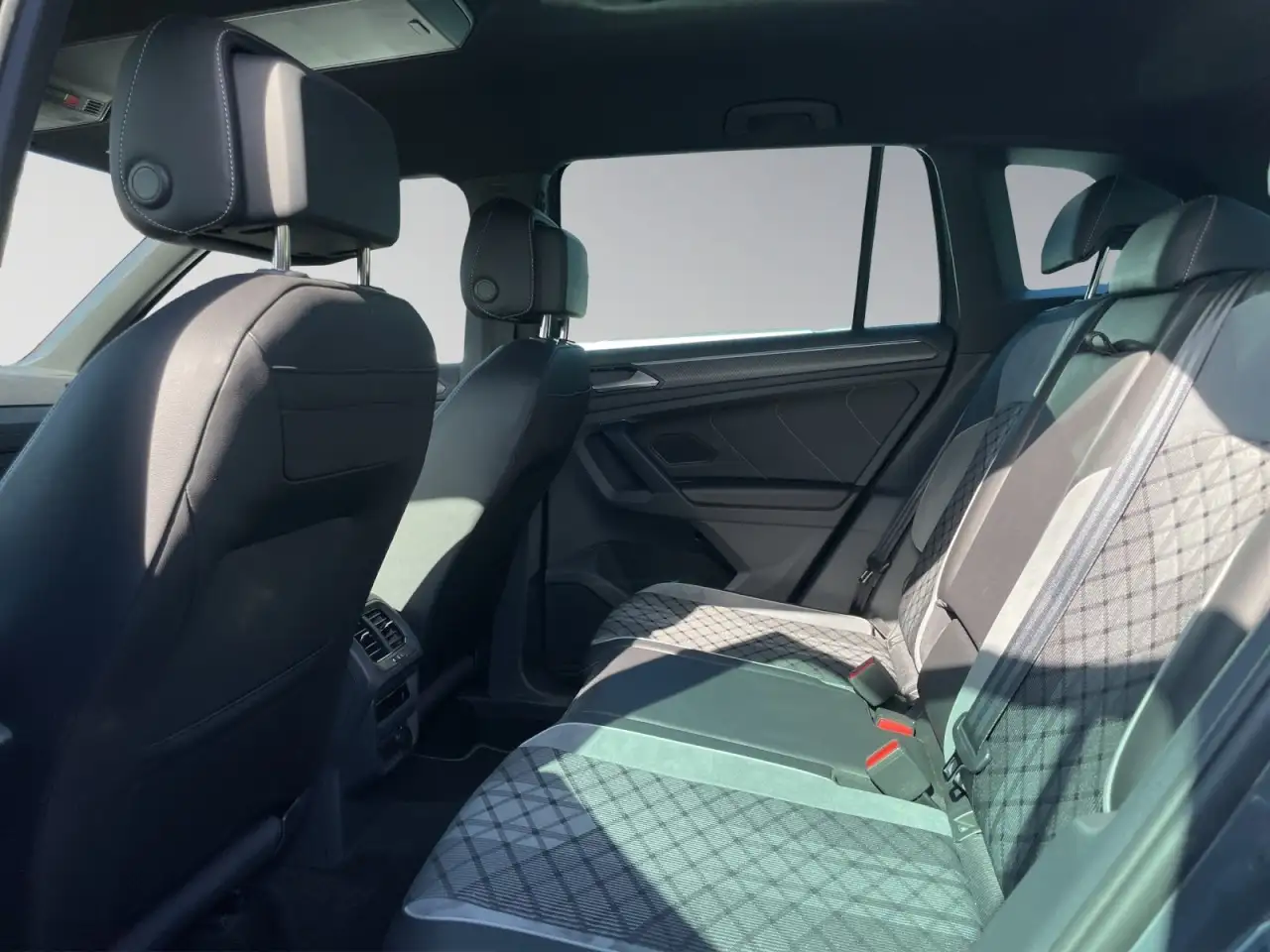 Volkswagen Tiguan 1.5 TSI DSG R-Line LED-Matrix AHK Navi Klima Navi 10
