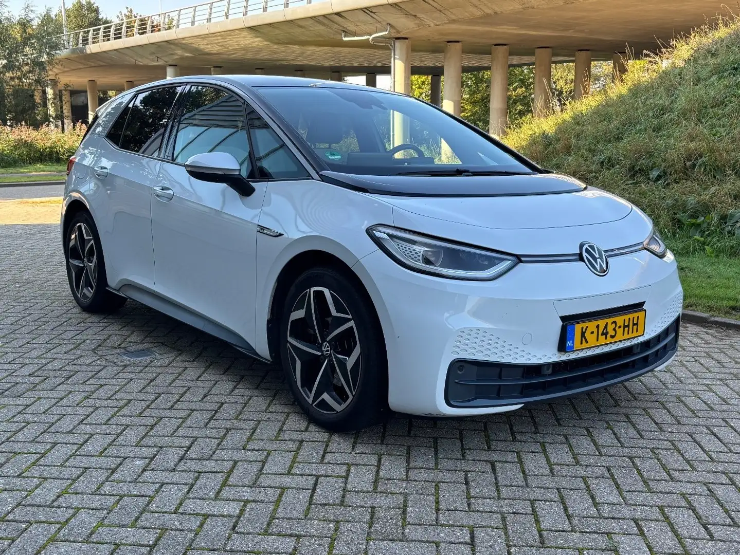 Volkswagen ID.3 First Plus 58 kWh 204 pk | Achteruitrijcamera | Na Blanc - 2