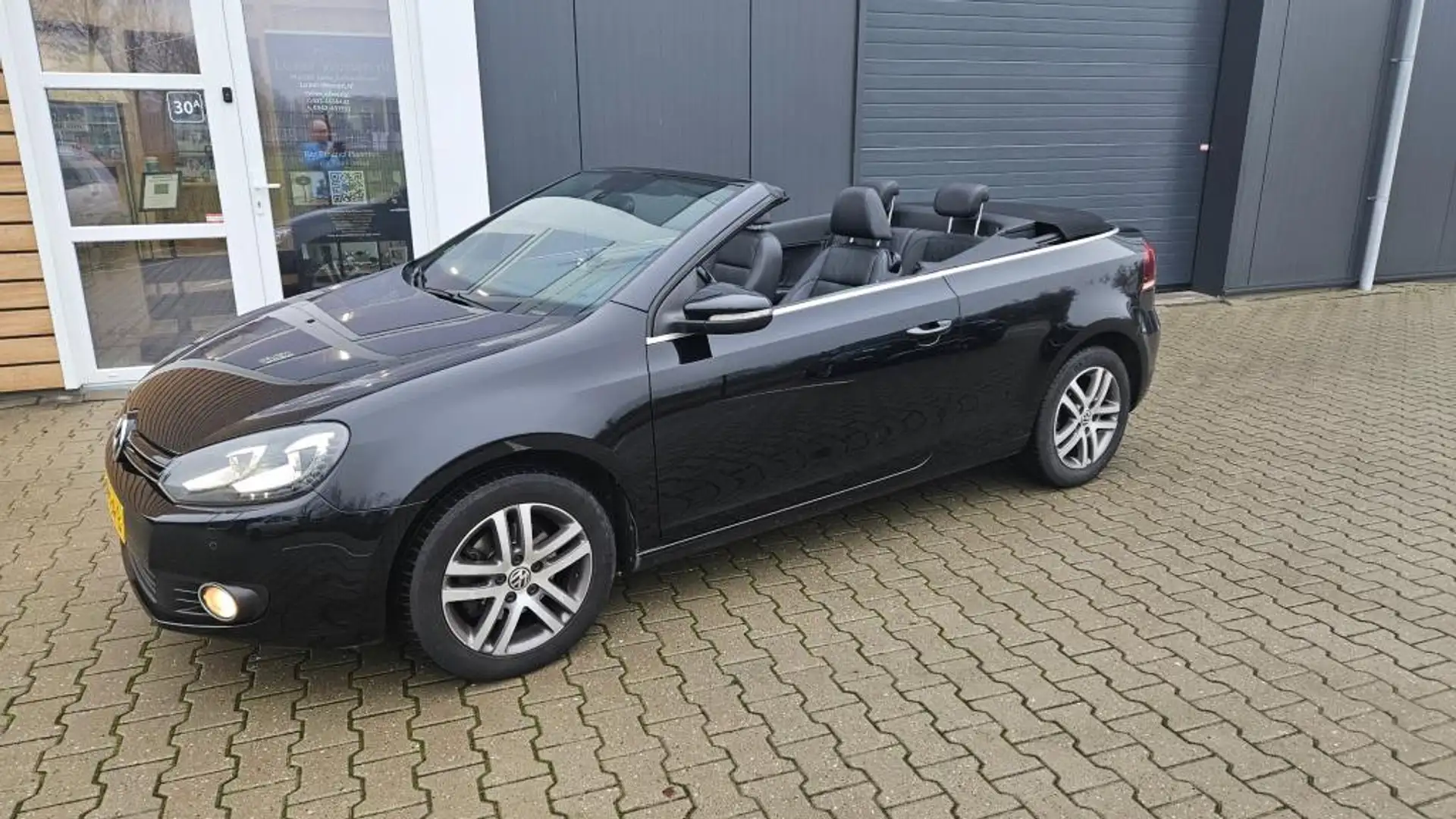 Volkswagen Golf Cabriolet 1.6 TDI Bluemotion, Navi, Leder Zwart - 2