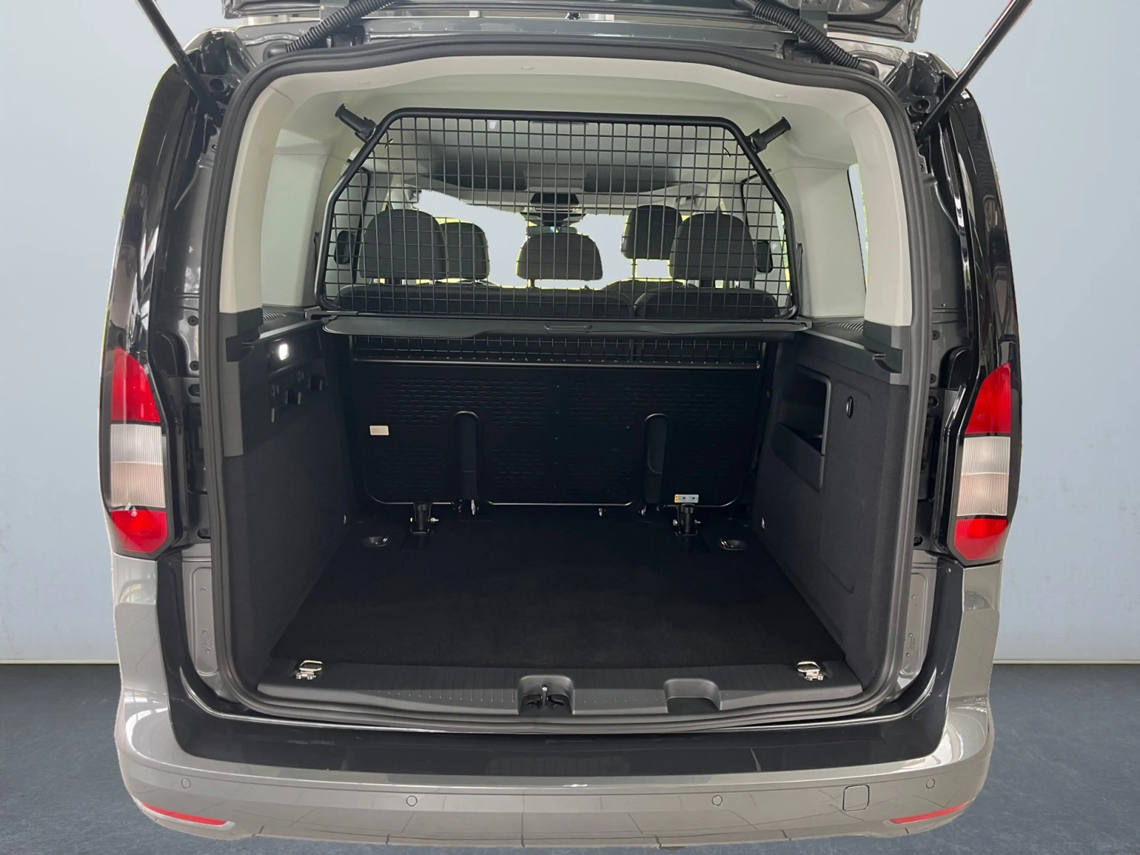 Ford Tourneo Connect 2.0 EcoBlue Tempomat — photo 14