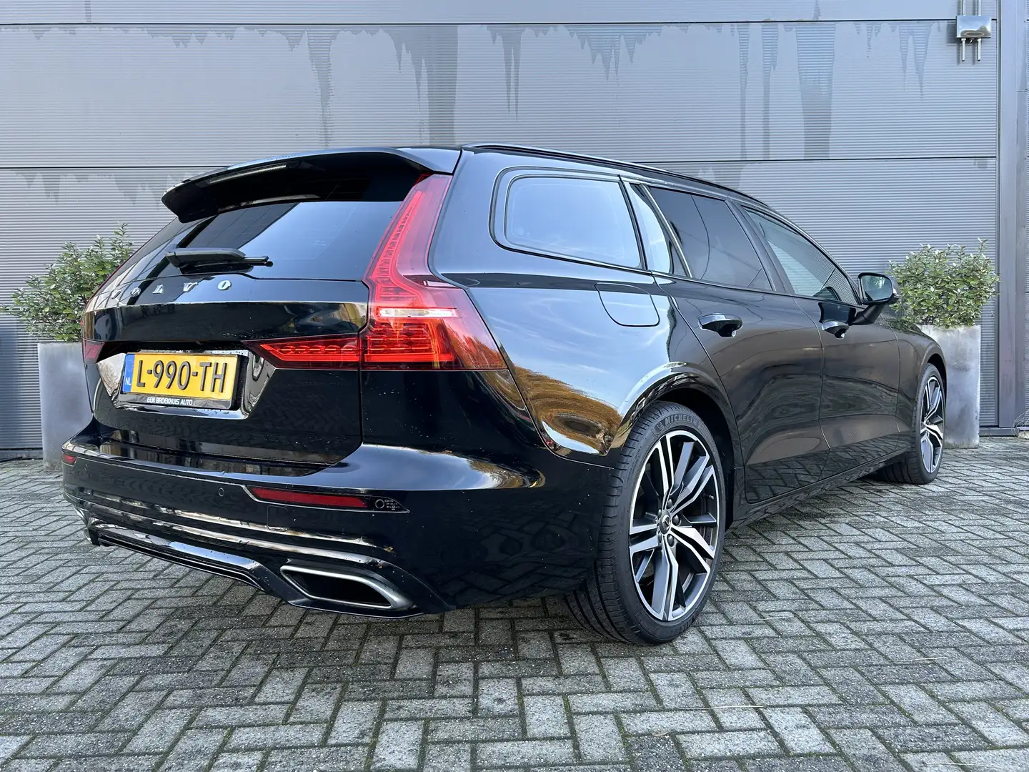 Volvo V60 2.0 T6 Recharge AWD R-Design | Trekhaak | Pilot As Noir - 2