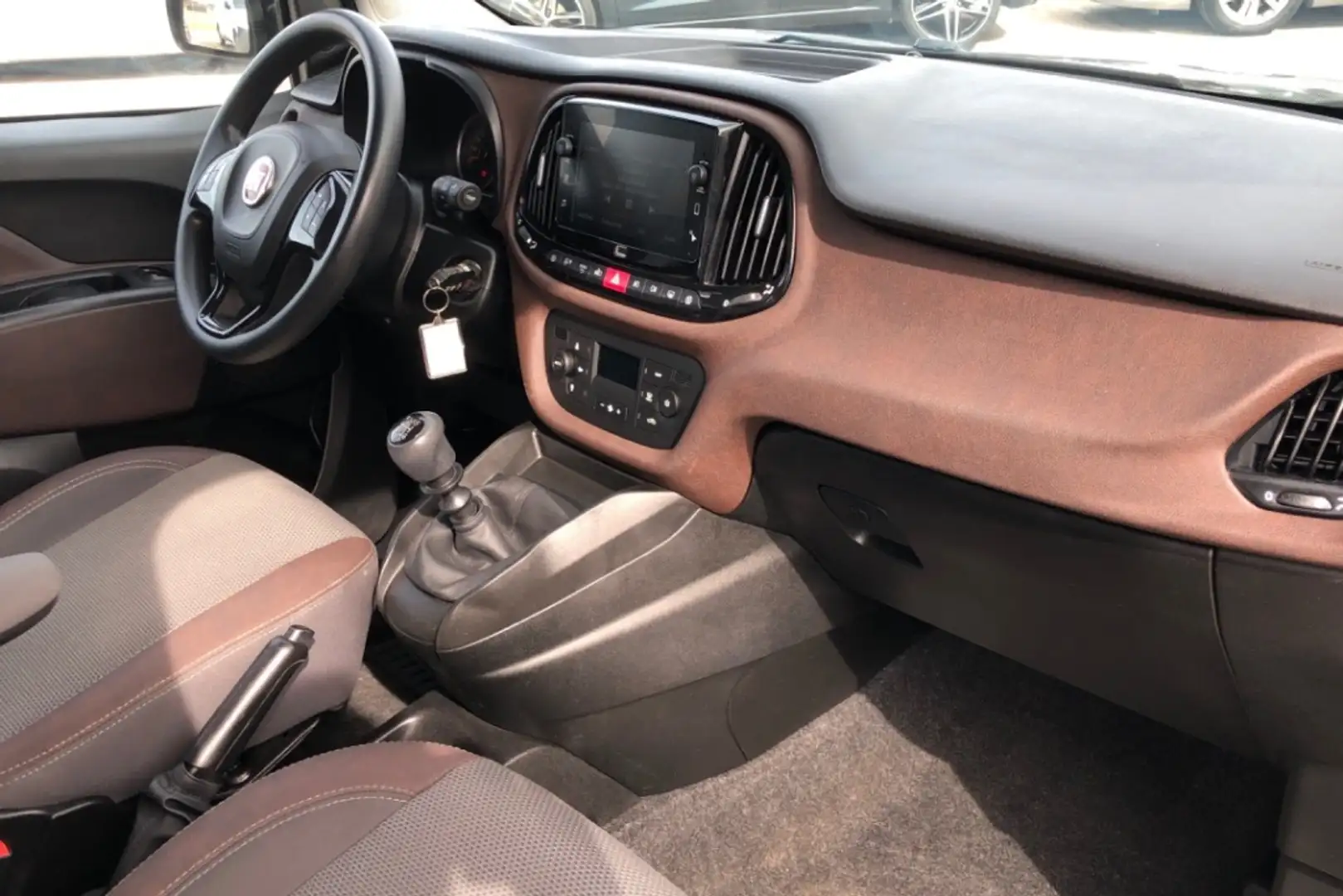 Fiat Dobló 1.6 MULTIJET 88KW TREKKING 120 5P Gris - 2