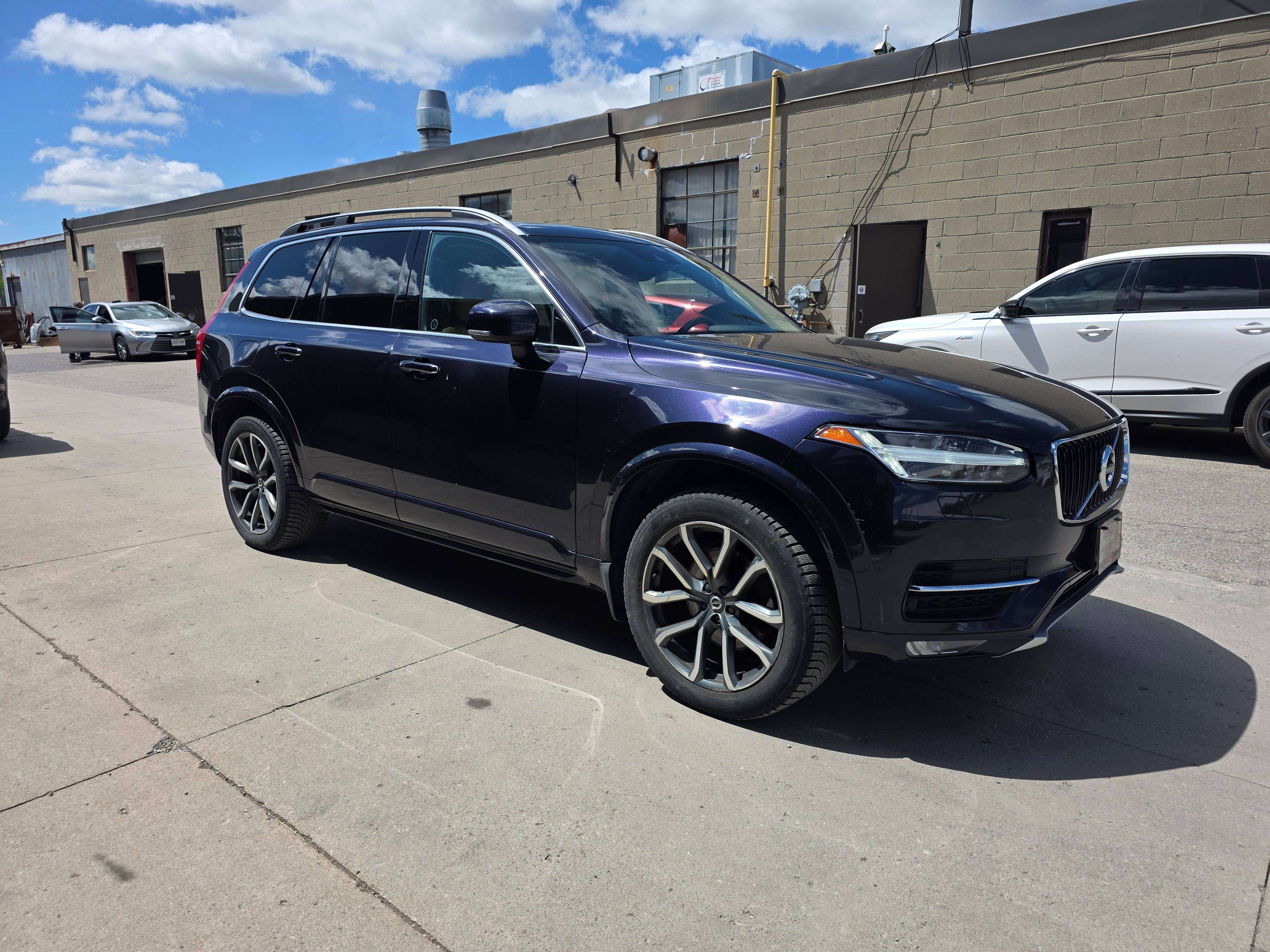 2016 Volvo XC90 T6 Momentum alt 5