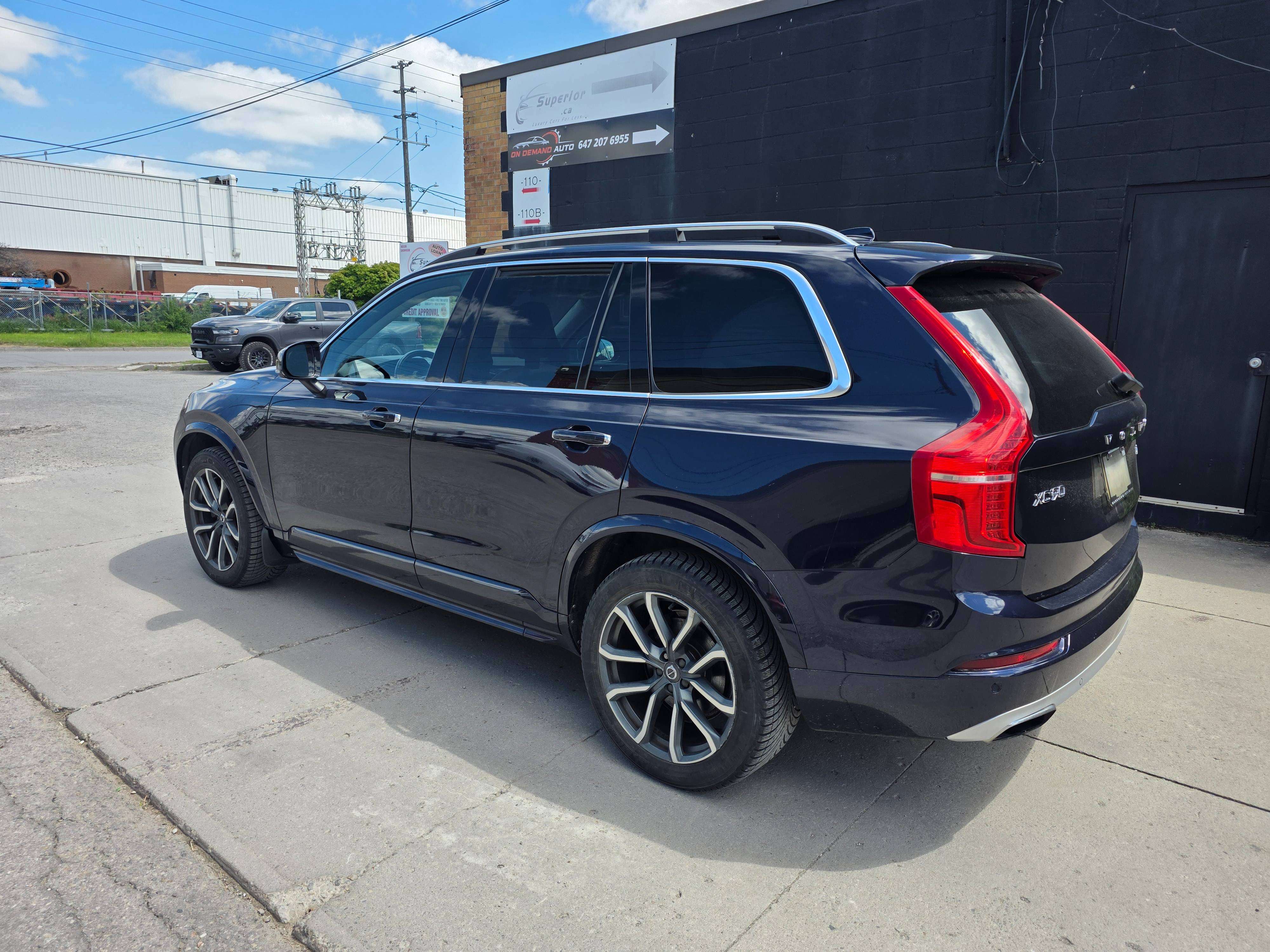 2016 Volvo XC90 T6 Momentum alt 3