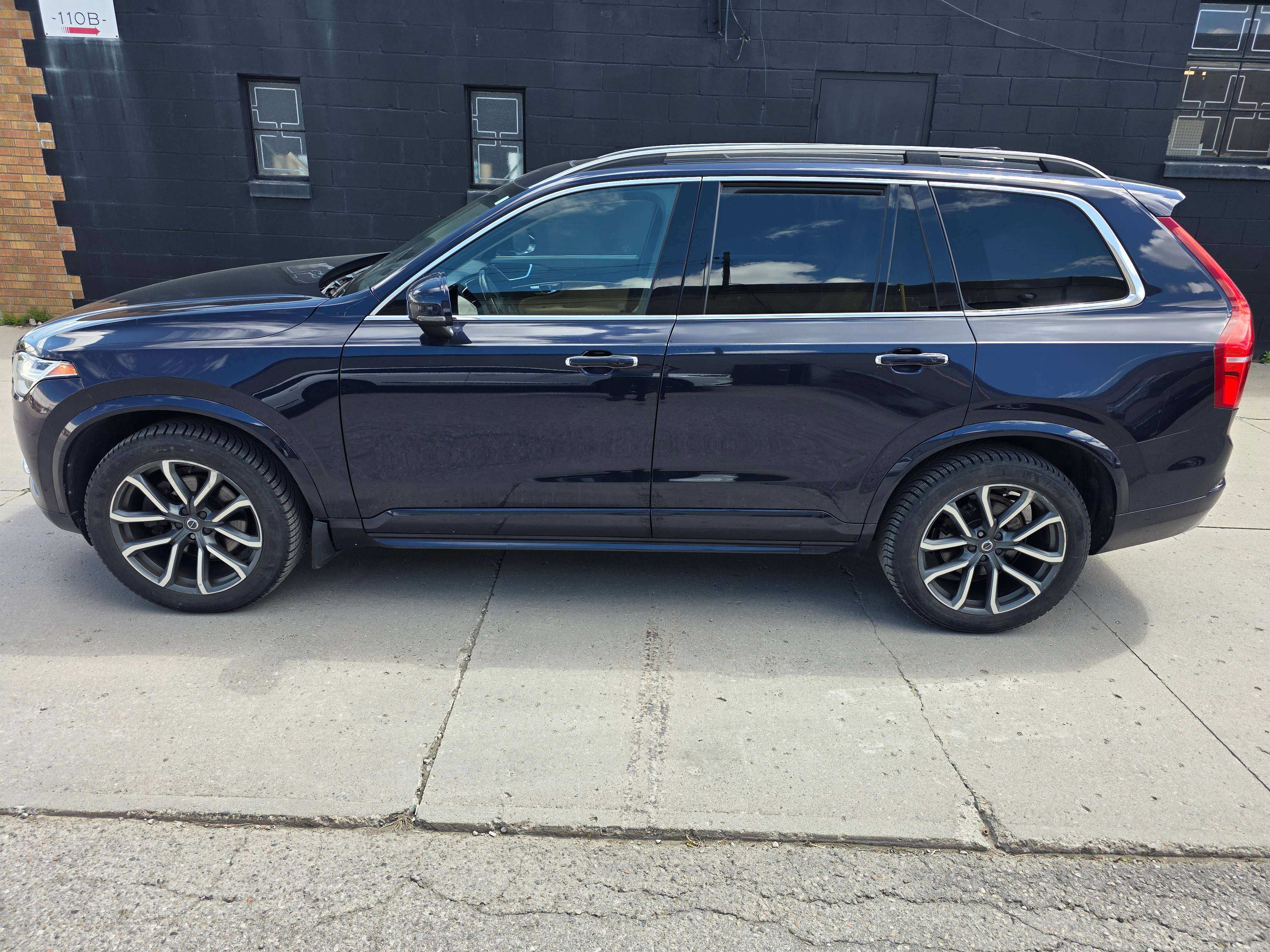 2016 Volvo XC90 T6 Momentum alt 2