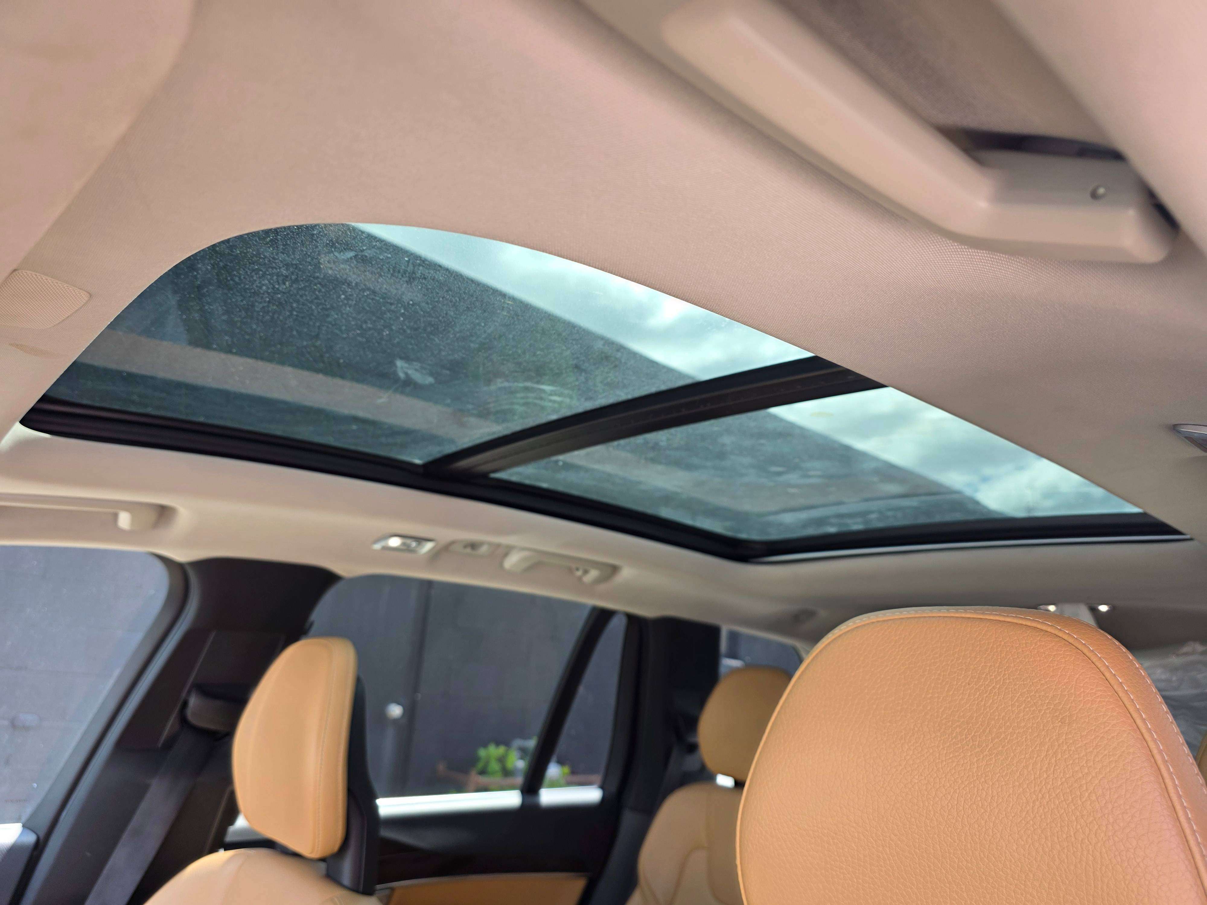 2016 Volvo XC90 T6 Momentum thumb 10
