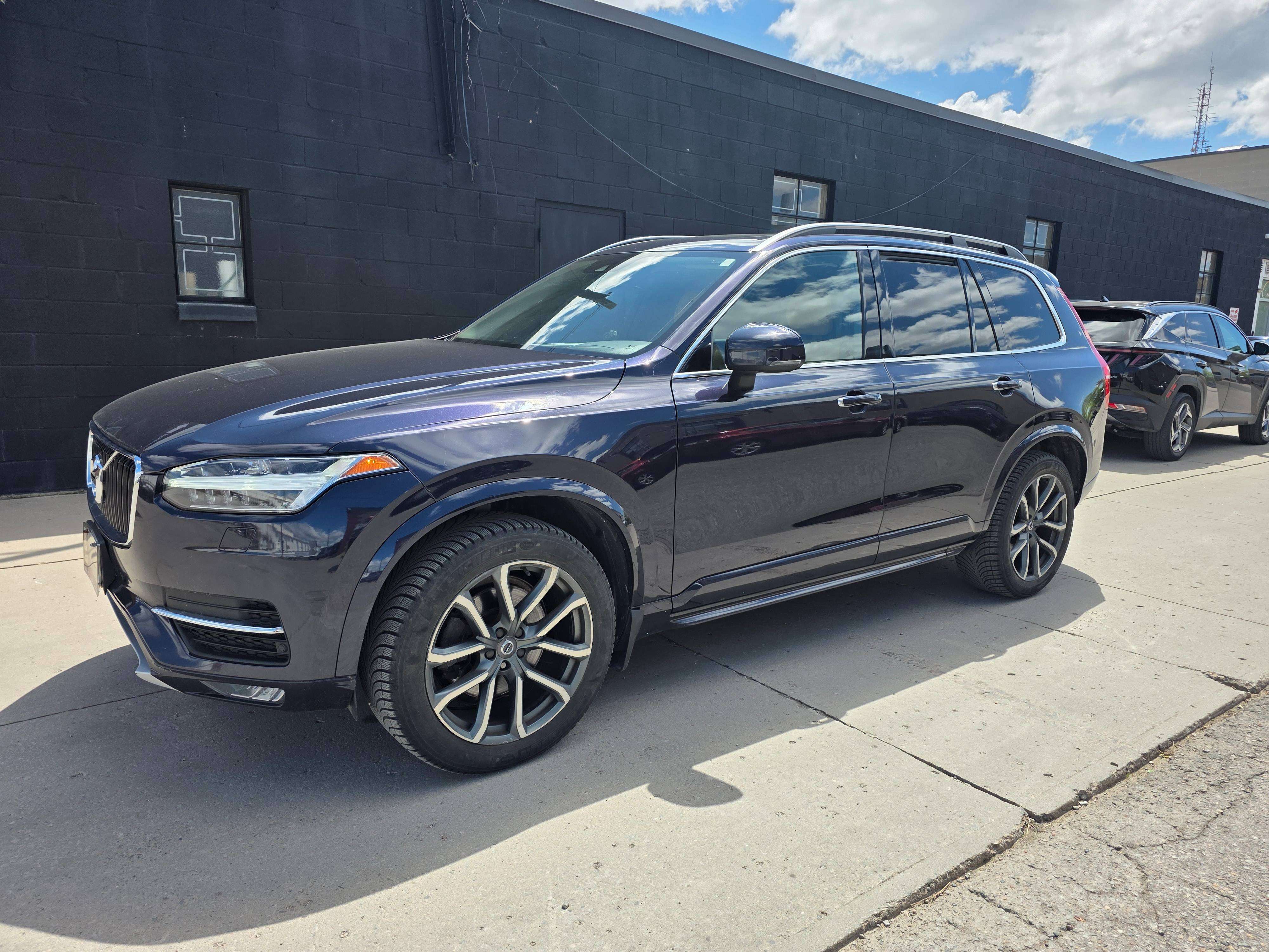2016 Volvo XC90 T6 Momentum