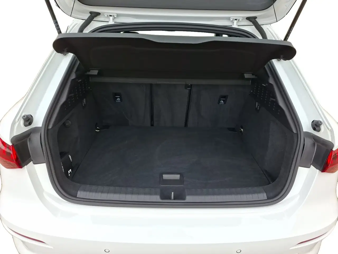 Audi A3 Sportback 30 TFSI basis S-Line AHK RFK ACC 16