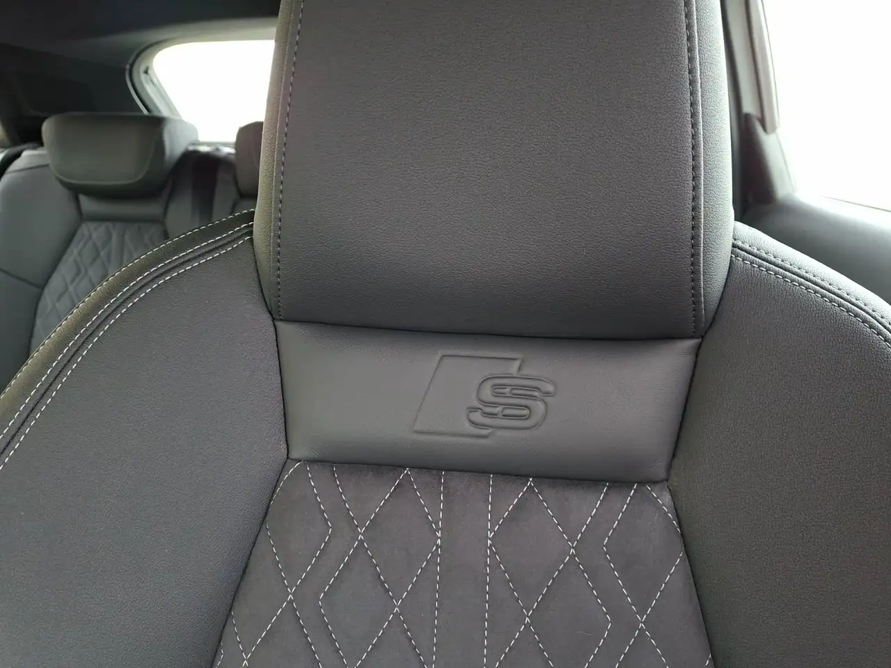 Audi A3 Sportback 30 TFSI basis S-Line AHK RFK ACC 18