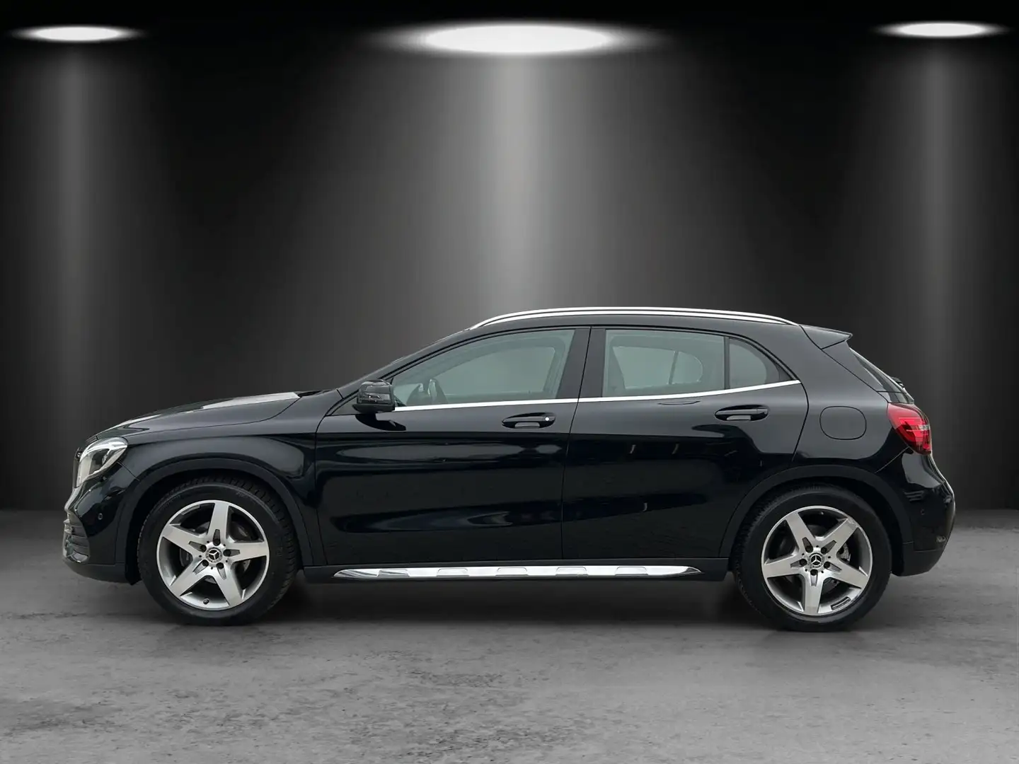 Mercedes-Benz GLA 200 7G-DCT AMG-LINE/LED/SHZ/PDC/NAVI/ Black - 2