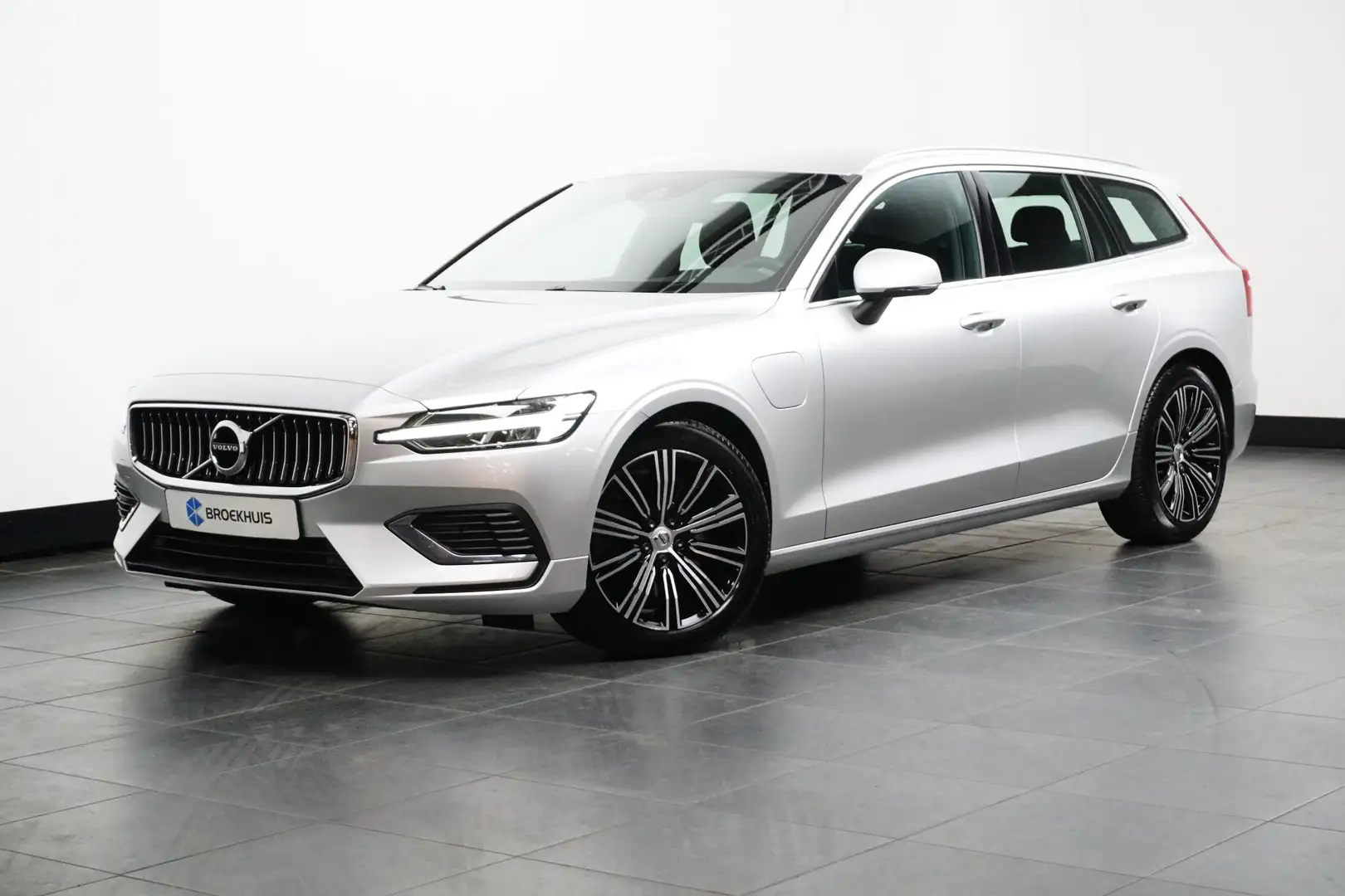Volvo V60 T6 AWD Inscription Expression | Stuur/Stoelverwarm Grijs - 2