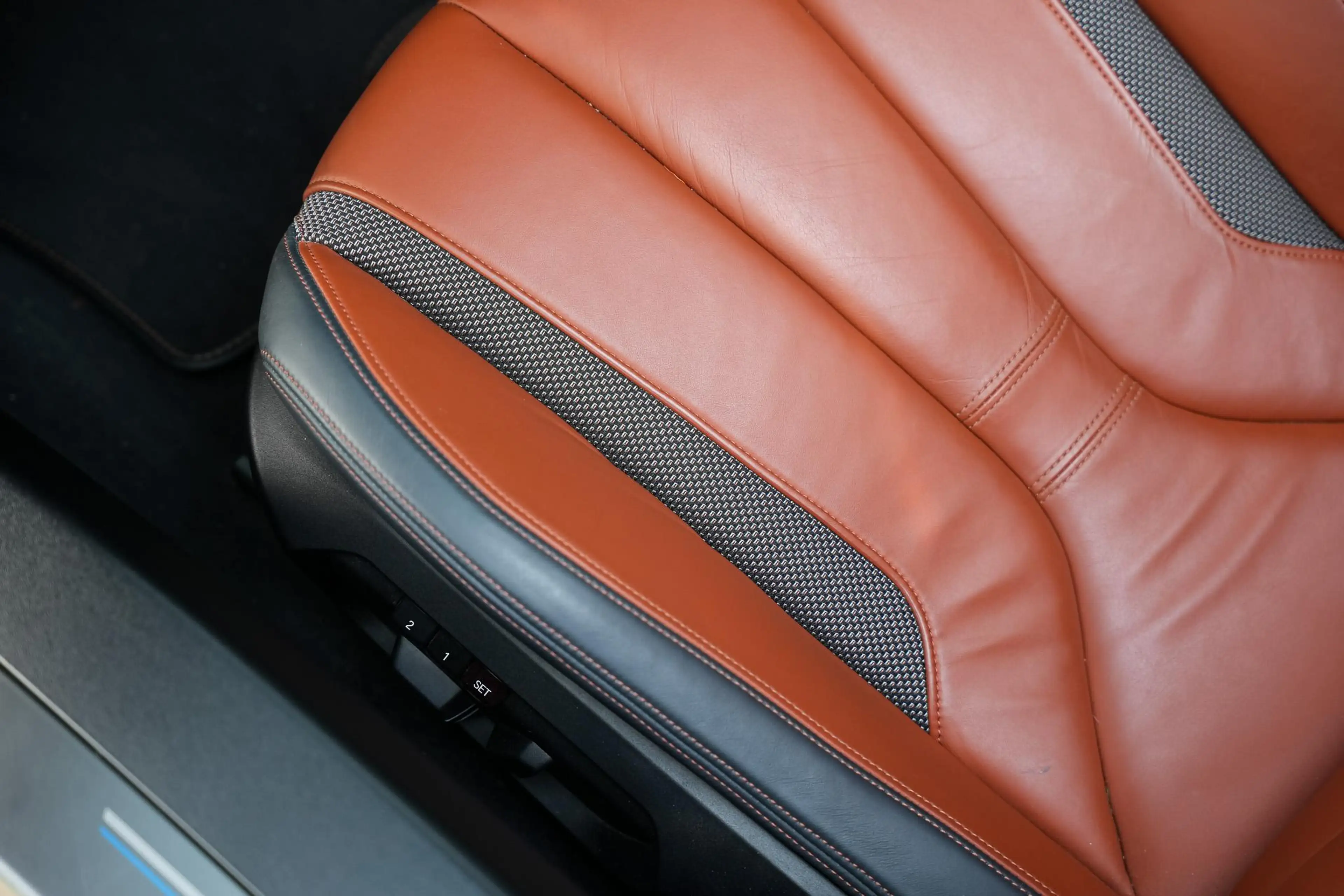 BMW i8 Roadster 1.5 | BMW Individual Donington Grau metal — photo 23