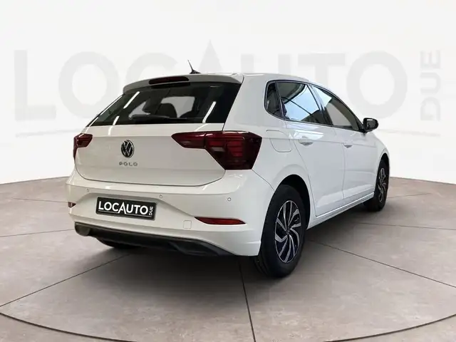 Volkswagen Polo view 4