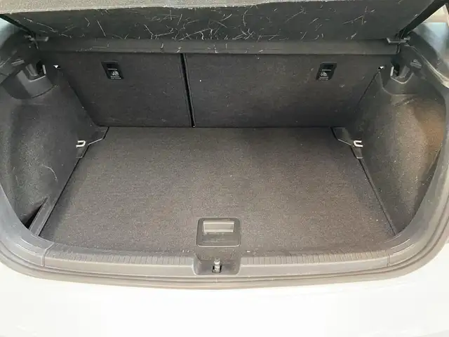 Volkswagen Polo view 9
