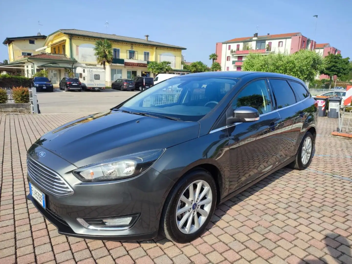 Ford Focus 1.5 TDCi 120 CV Start&Stop SW Plus Grigio - 2