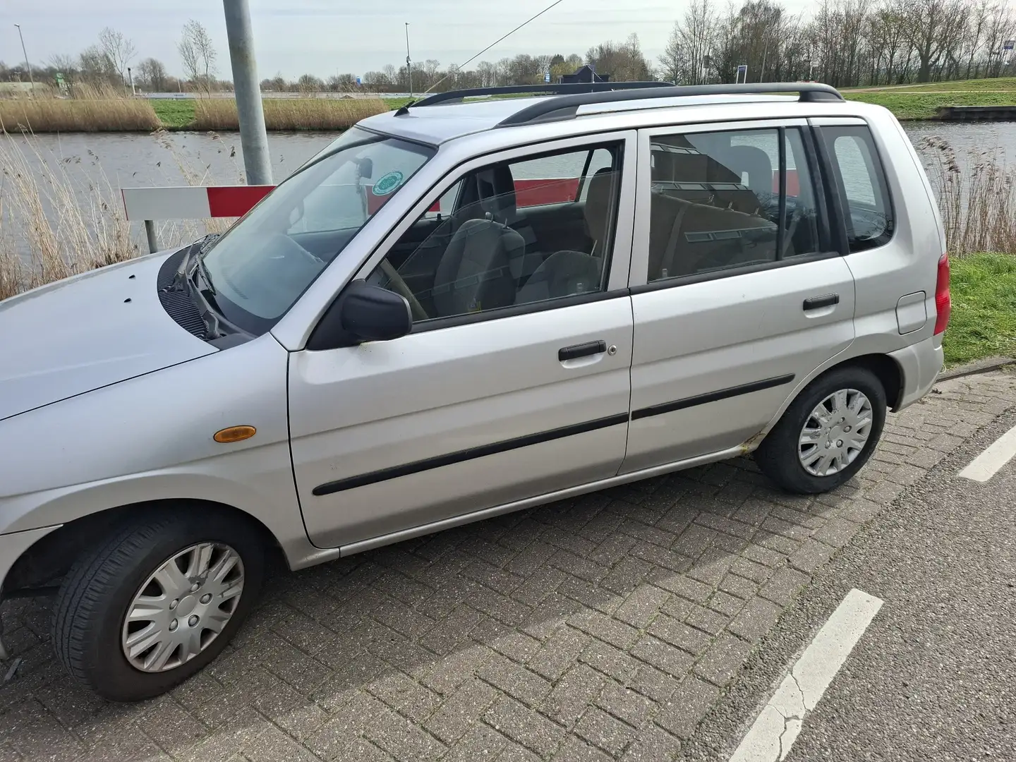 Mazda Demio 1.5 Exclusive Silber - 2