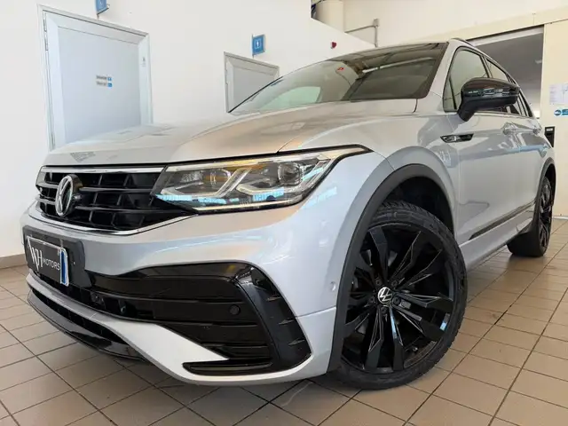 Volkswagen Tiguan 2.0 TDI DSG 4MOTION R-Line //TETTO//PELLE/LED