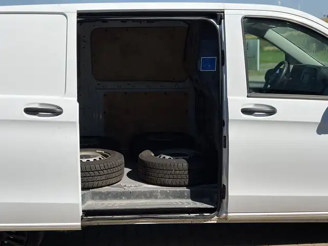 Mercedes-Benz Vito view 11