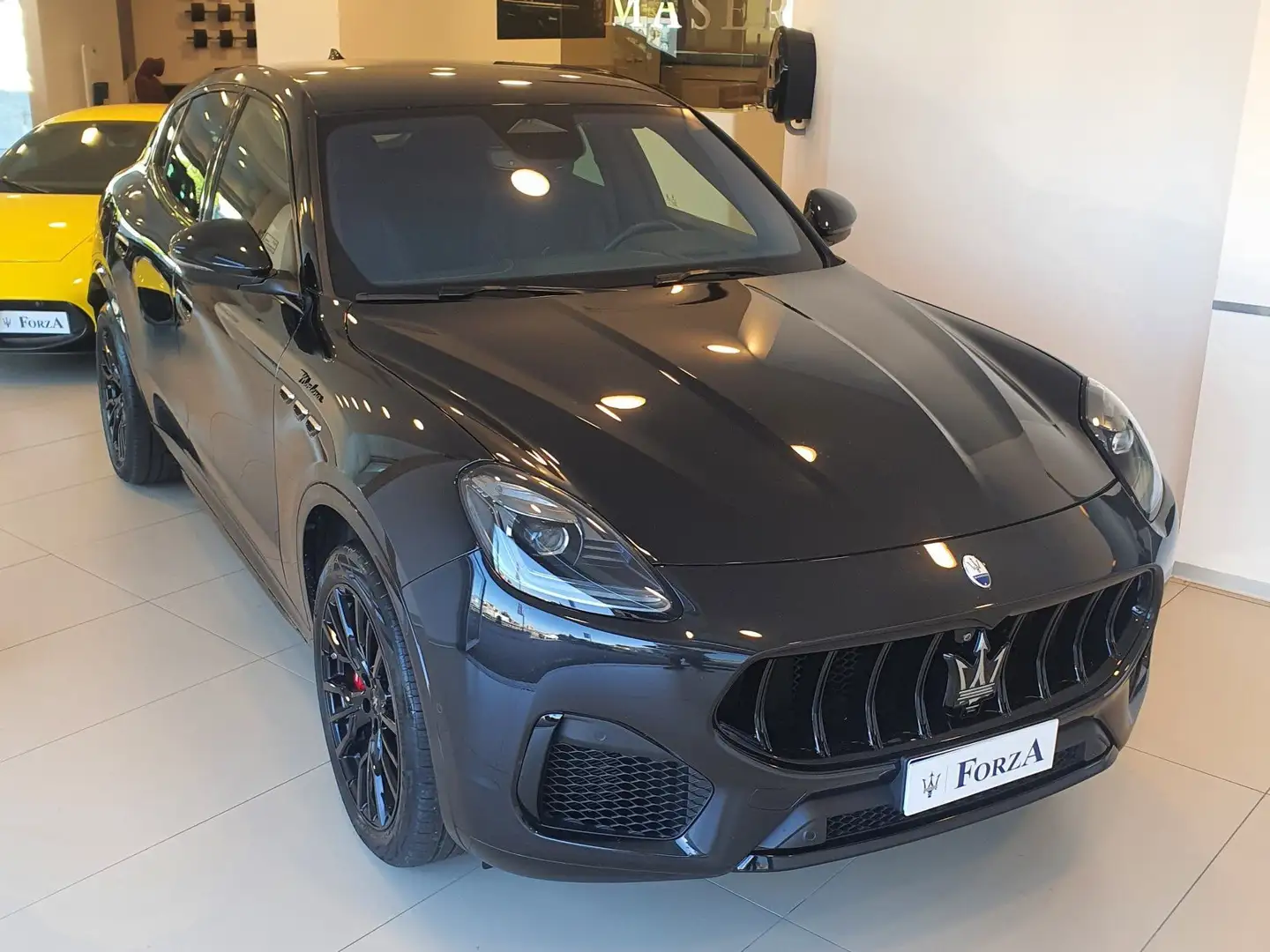 Maserati Grecale Grecale 2.0 mhev Modena 330cv auto Zwart - 2