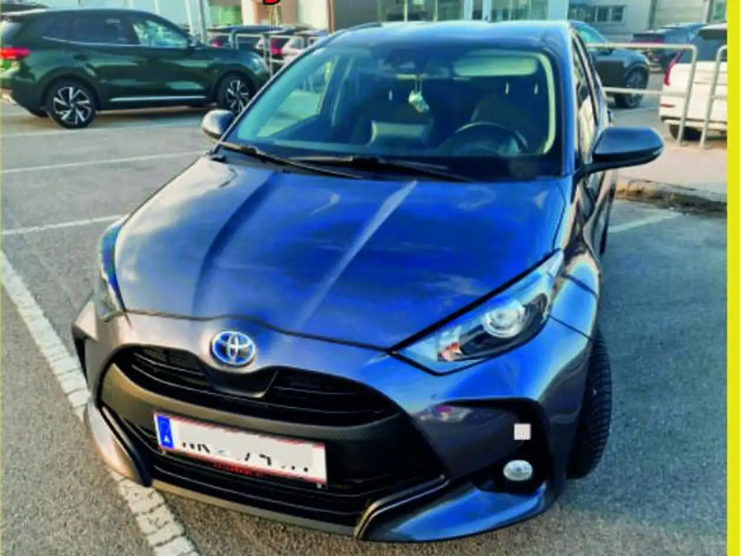 Toyota Yaris Yaris 1,5 VVT-i Active Drive Hybrid Grau - 1