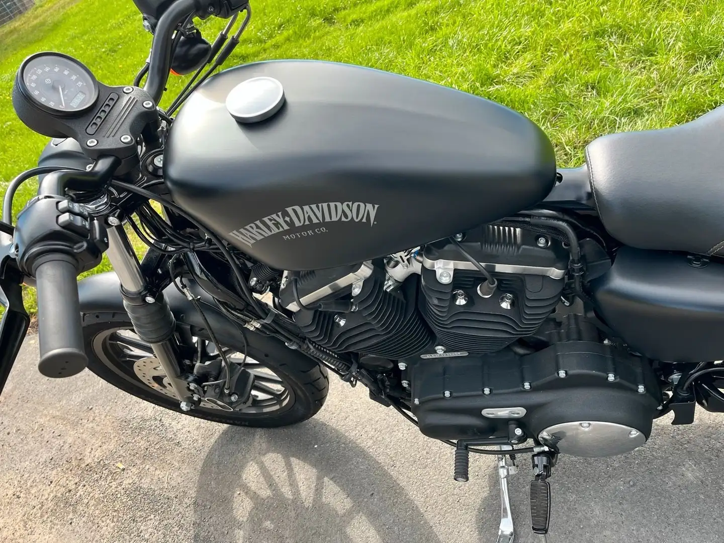 Harley-Davidson Iron 883 Black - 2